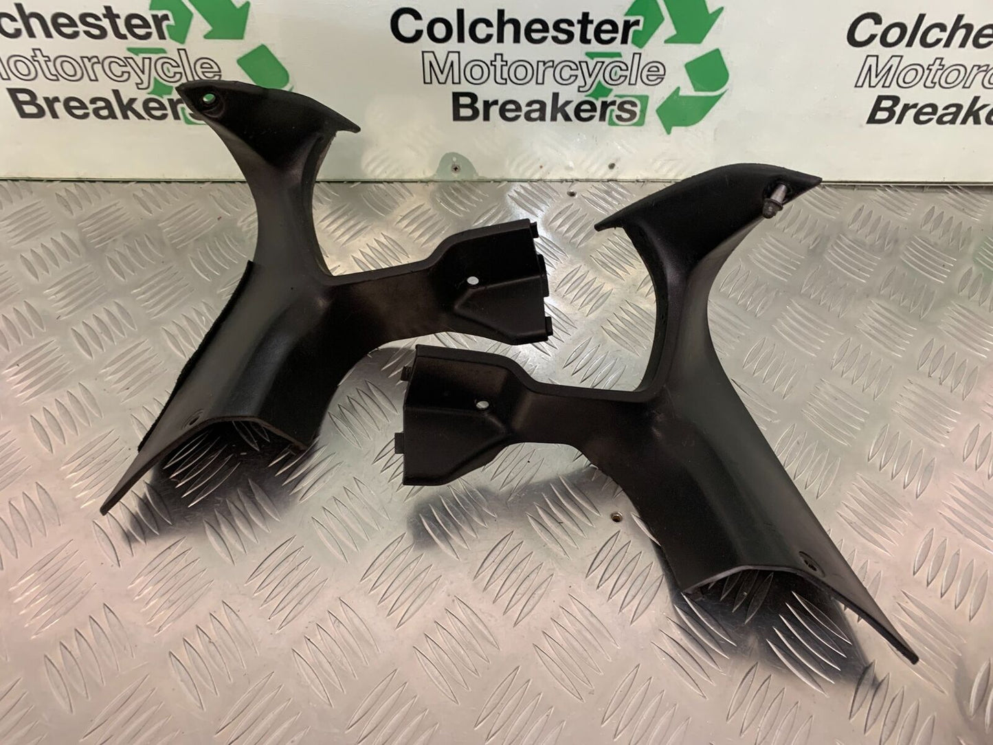 HONDA CBR1100 BLACKBIRD LEFT AND RIGHT TOP INFILLS YEAR 1996-1998 (STOCK 936)