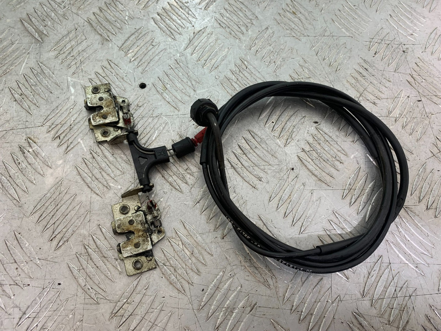 YAMAHA XMAX 250 XMAX 250 SEAT CATCH AND CABLES  YEAR 2006-09 (CMB1201)