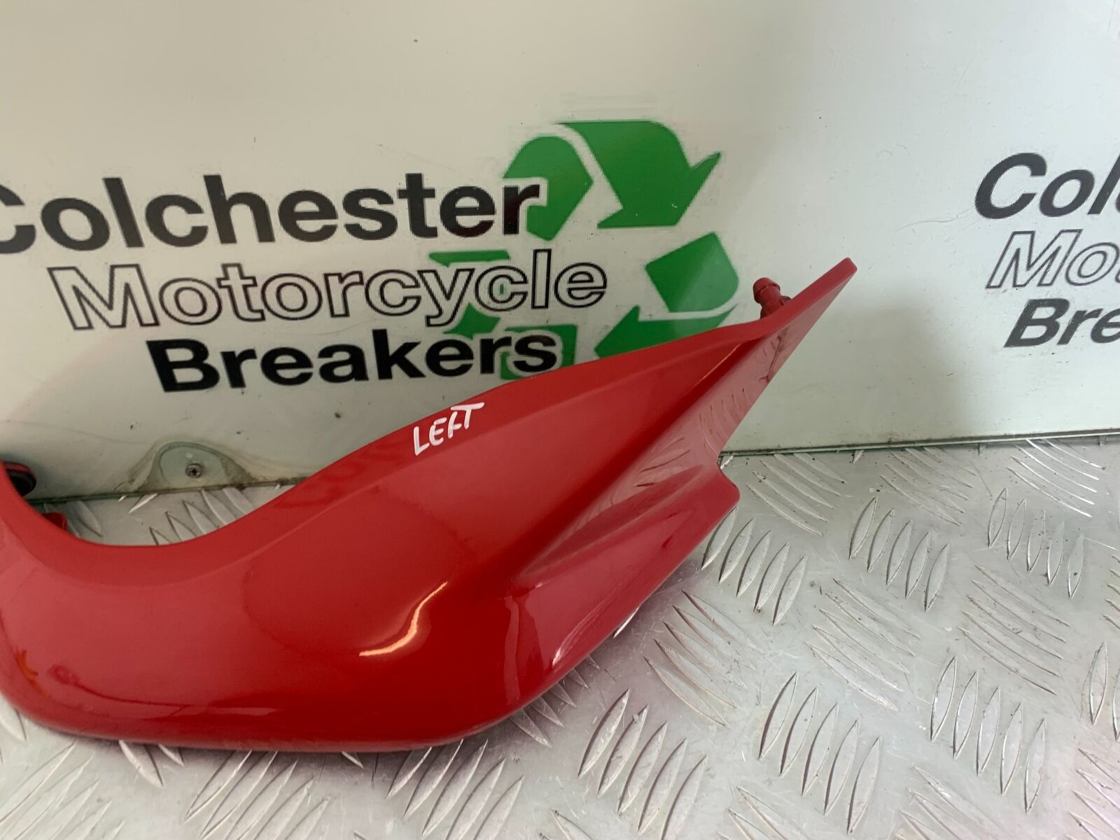 MV AGUSTA TURISMO VELOCE 800 LEFT SEAT PANEL  YEAR 2014-17 (CMB1051)