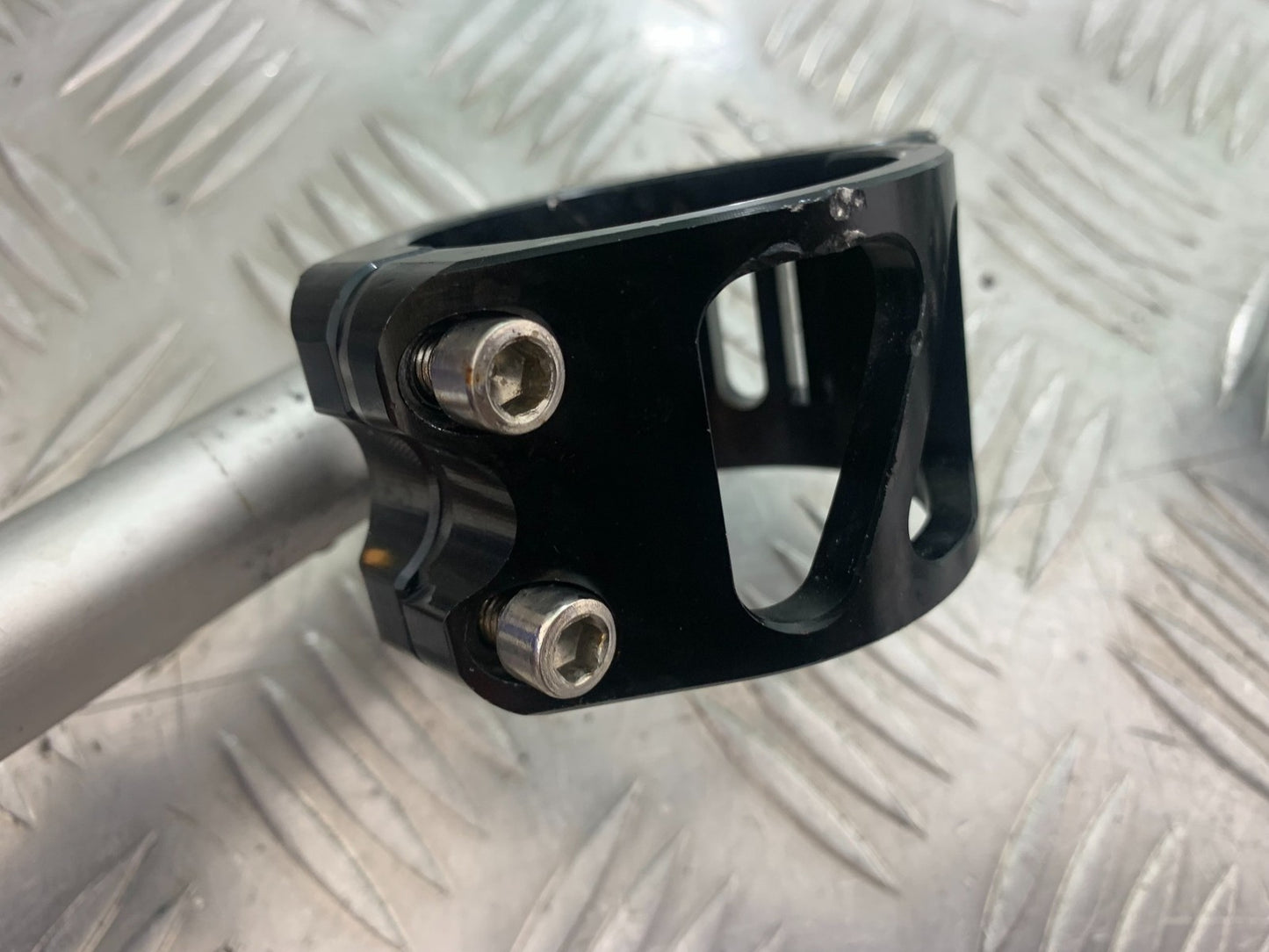 DUCATI 996 SPS 748 916 998 LEFT HANDLEBAR   1999-2000 (CMB1209)