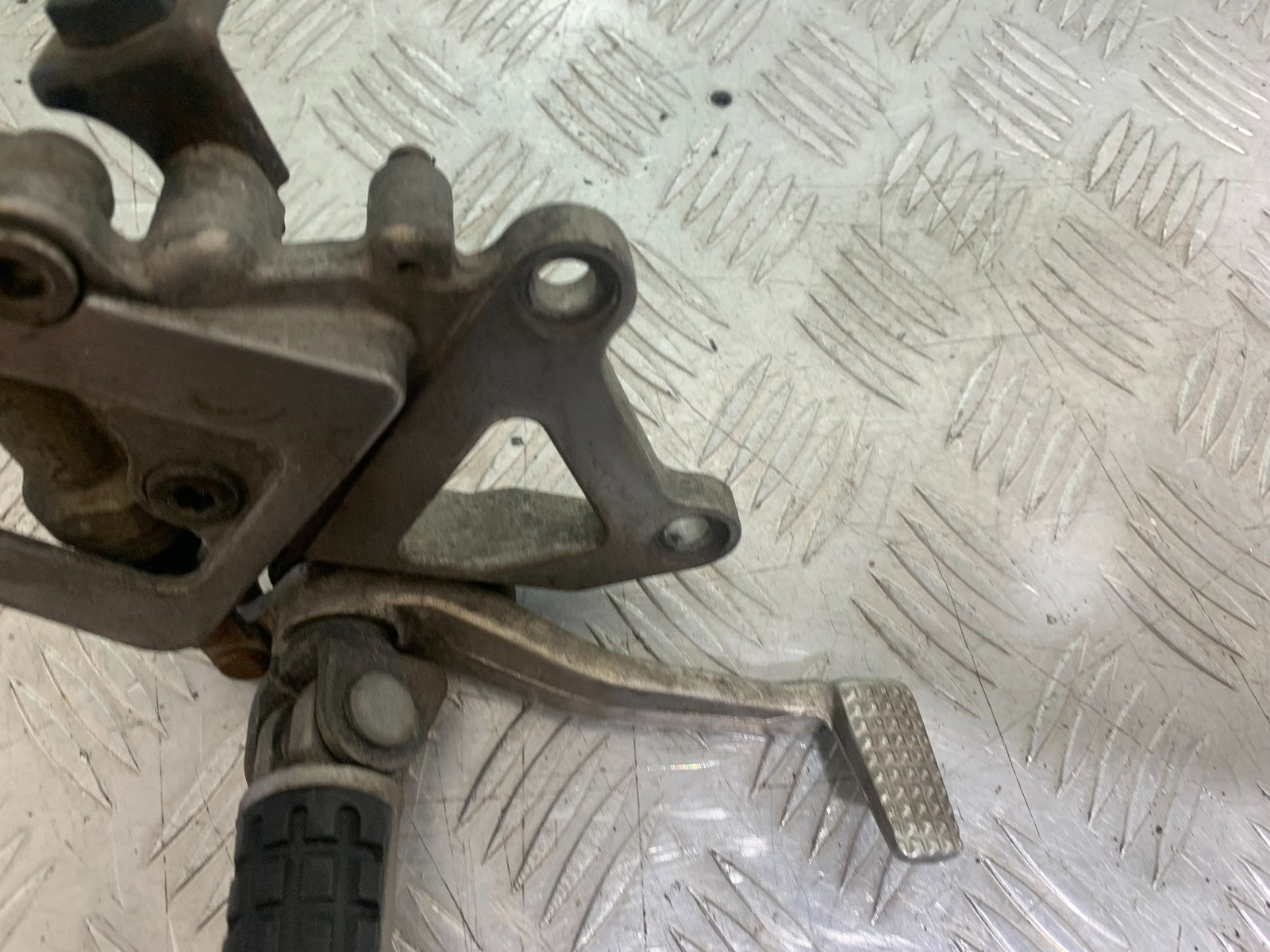 KAWASAKI ZX6R ZX6 F FRONT RIGHT HANGER  YEAR 1995-1997 (CMB1169)