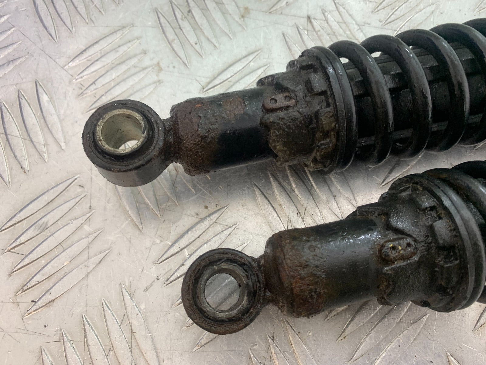 PIAGGIO VESPA GTS 125 REAR SHOCKS  YEAR 2009-2014  (CMB1261)