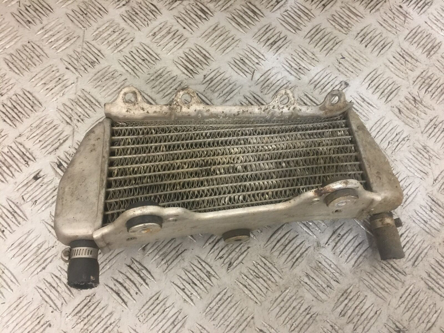 YAMAHA YZF250 YZF 250 LEFT RADIATOR  YEAR 2004 (STOCK 792)