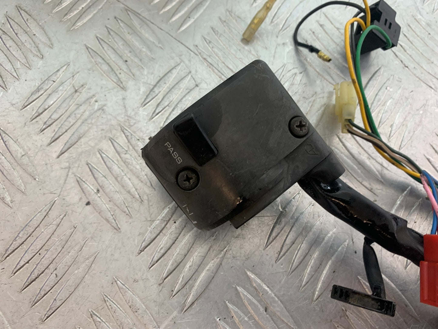 YAMAHA XJR1300 XJR 1300 LEFT SWITCH GEAR   YEAR  1999-2003 (CMB1119)