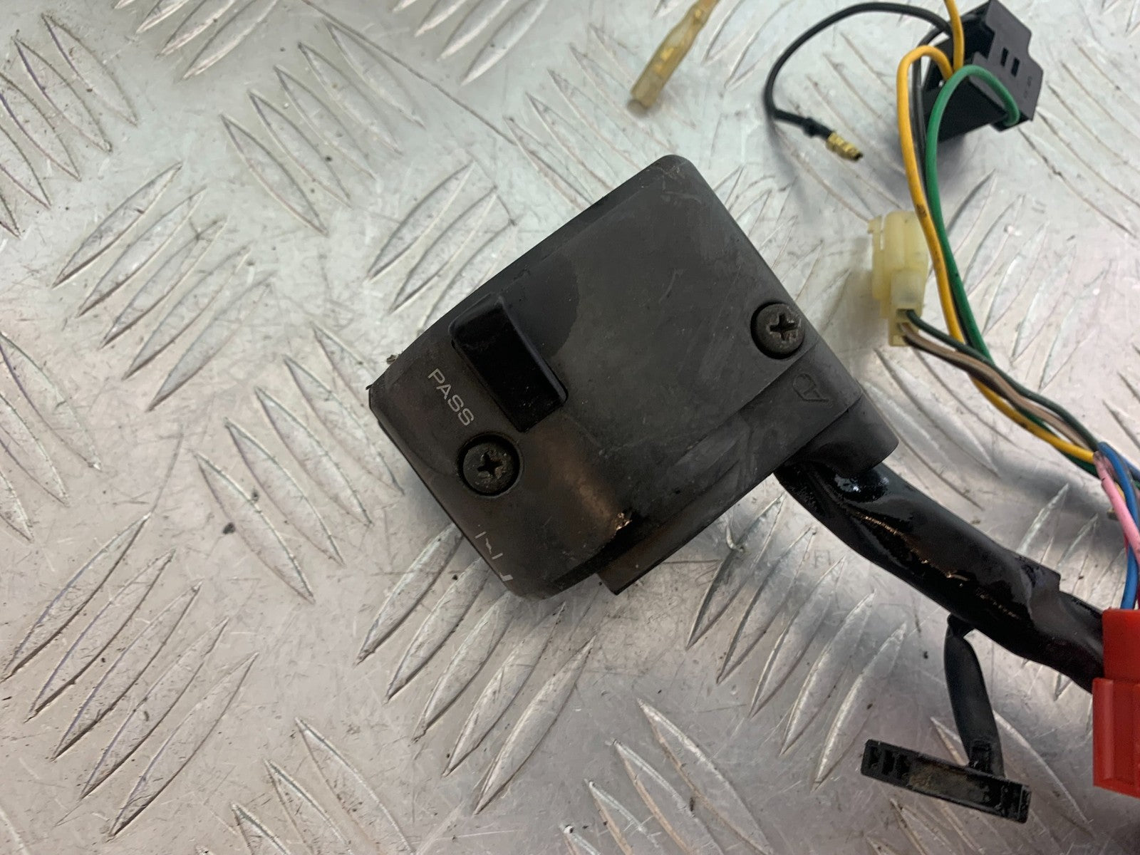 YAMAHA XJR1300 XJR 1300 LEFT SWITCH GEAR   YEAR  1999-2003 (CMB1119)
