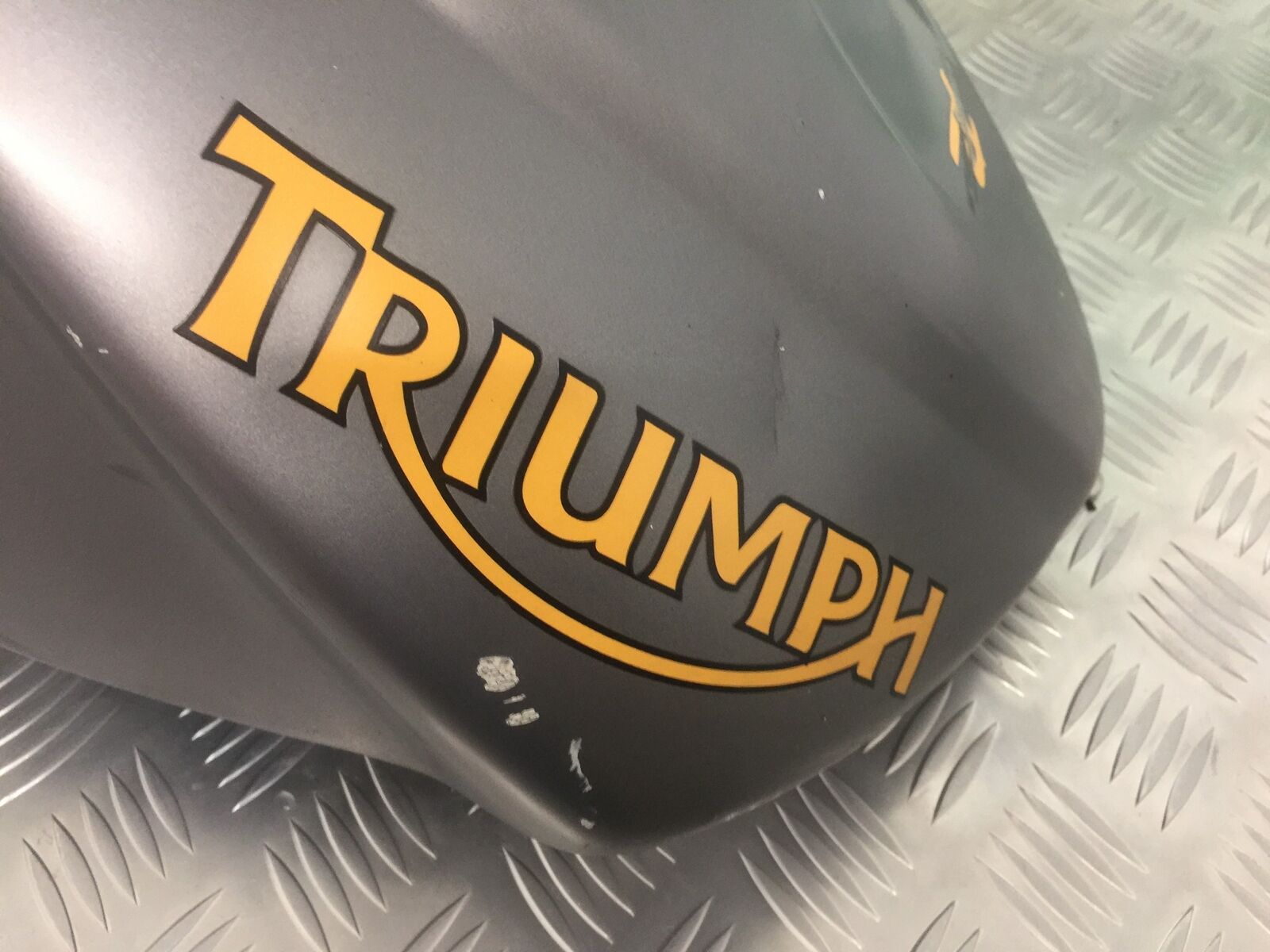 TRIUMPH STREET TRIPLE 675 R PETROL TANK  YEAR 2009 (STOCK 918)