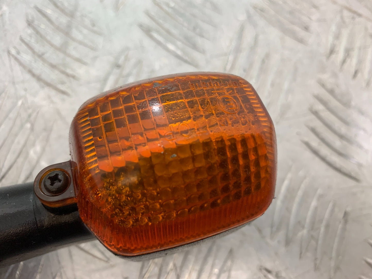YAMAHA FZS600 FAZER 600 FRONT RIGHT INDICATOR  YEAR 1998-2001 (CMB1267)