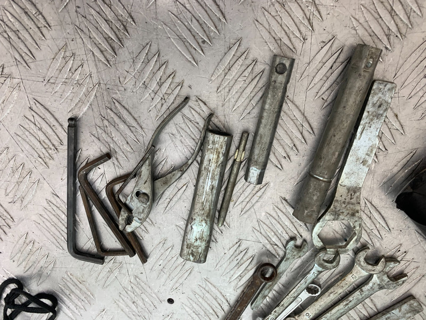 KAWASAKI ZX9R ZX9 R TOOL KIT YEAR 1998-1999 (CMB1329)