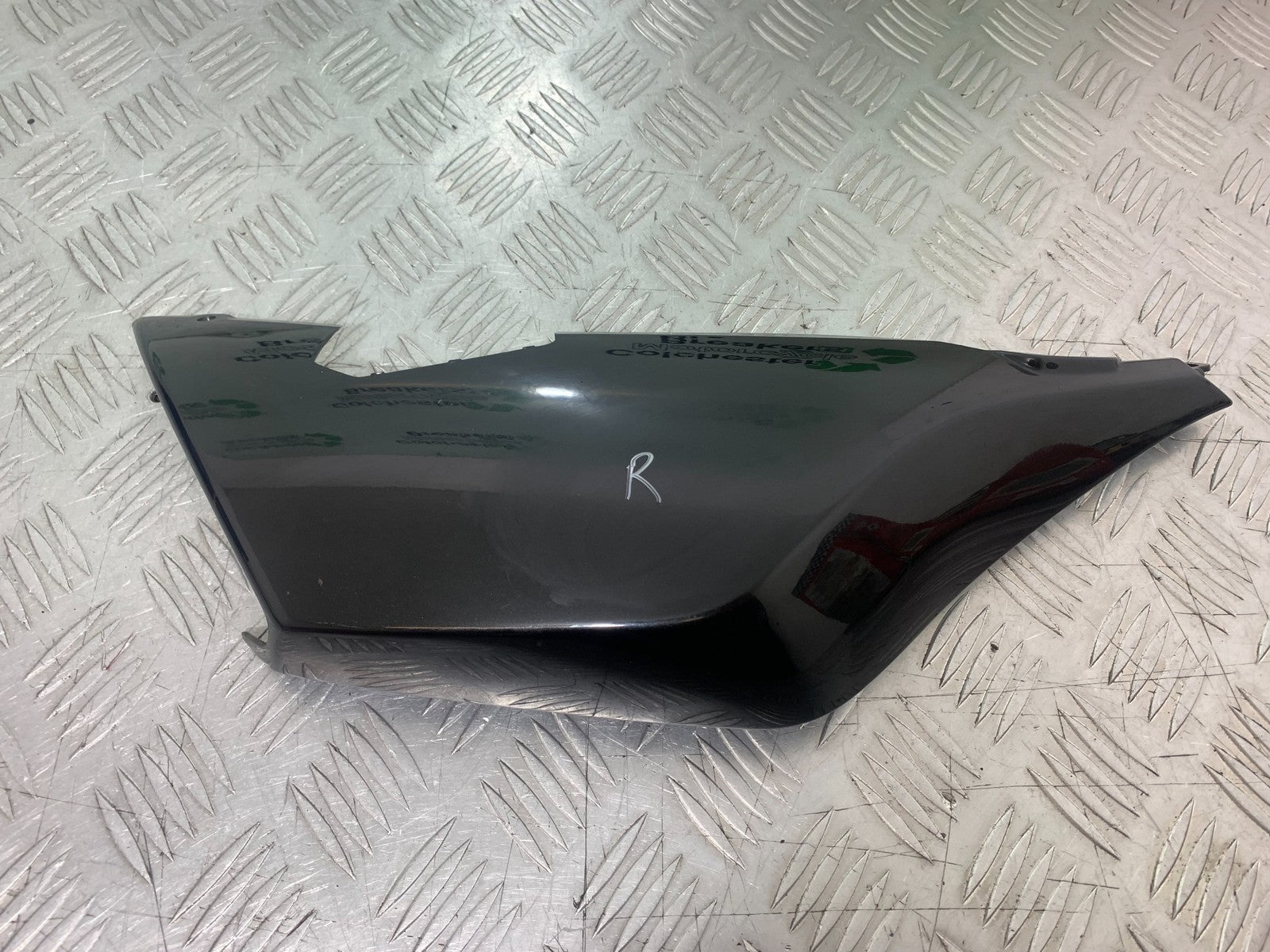 BMW K1300 S K 1300 S RIGHT SEAT PANEL  YEAR 2009-16 (CMB1216)