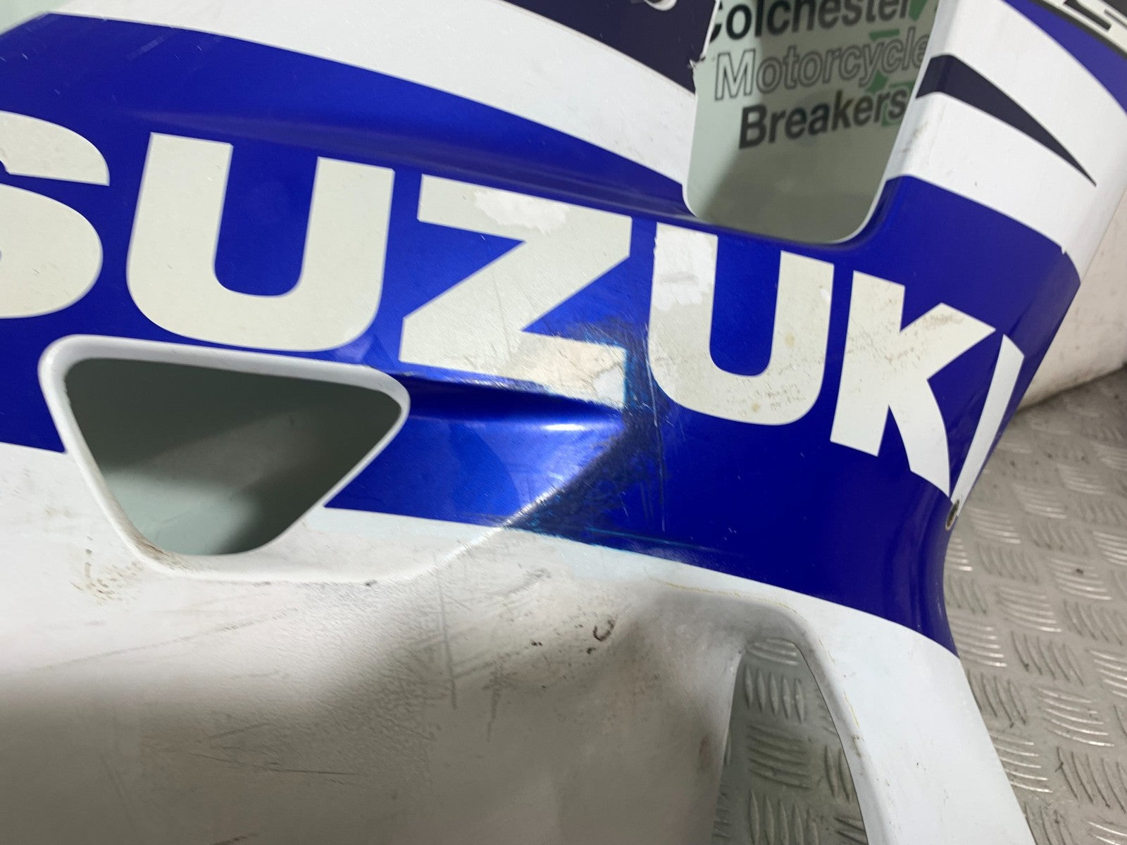 SUZUKI GSXR600 GSXR 600 K1 K2 K3 RIGHT FAIRING PANEL   1999-03 (CMB1284)