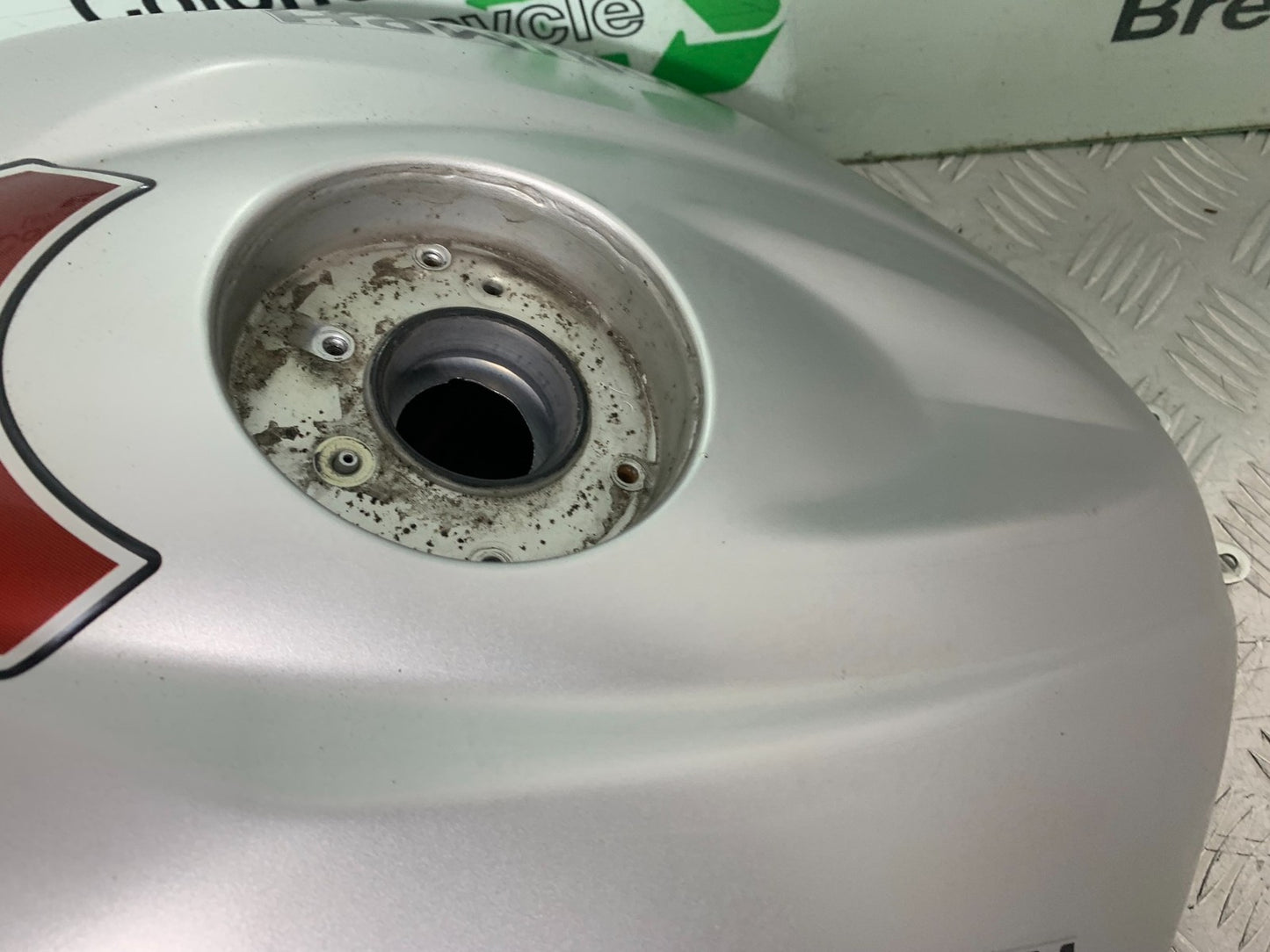 TRIUMPH 675 STREET TRIPLE RX PETROL TANK    2015- 2017 (CMB1299)