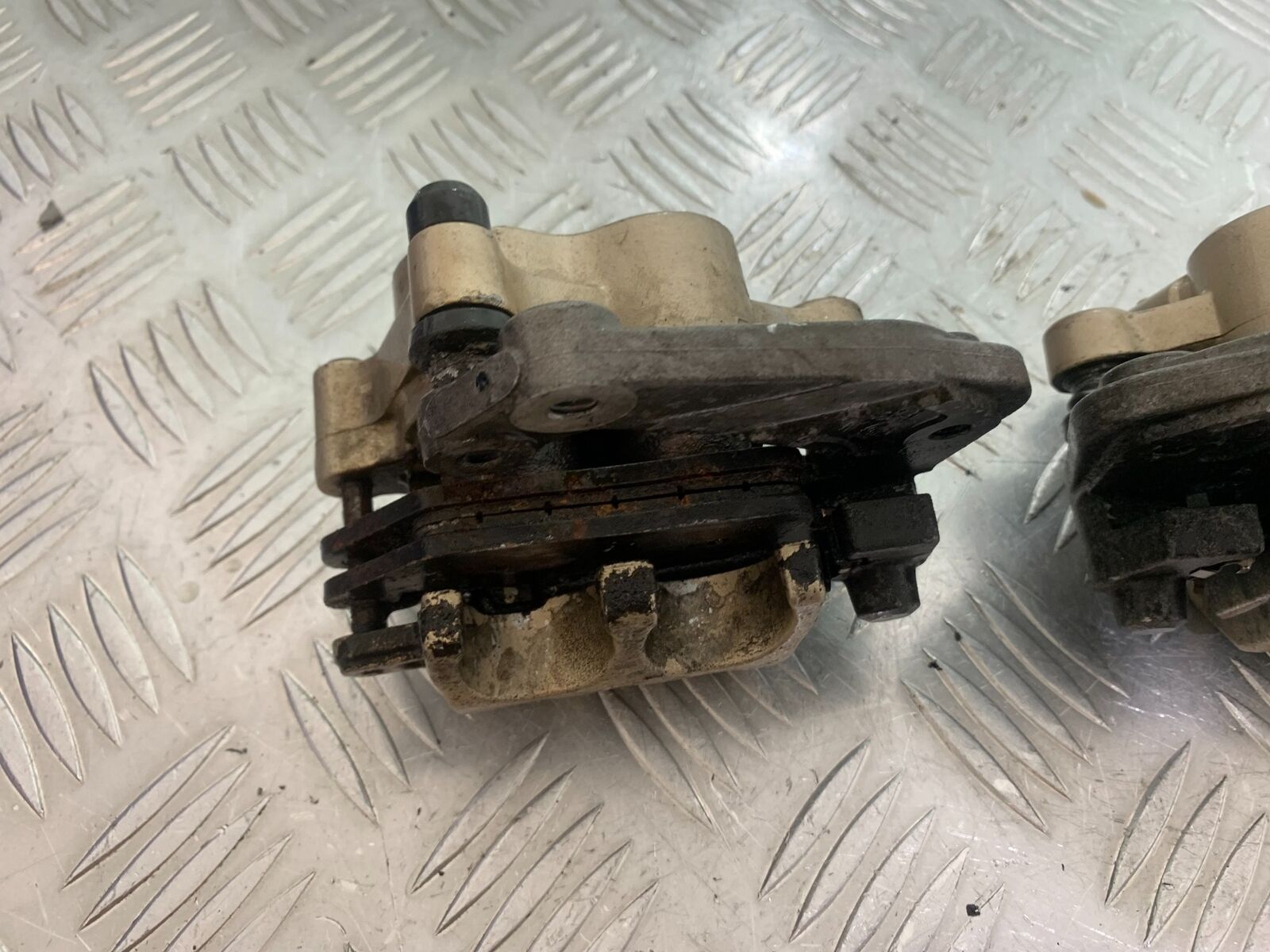 TRIUMPH TIGER 800 FRONT BRAKE CALIPERS   YEAR 2011-2014 (CMB1113)