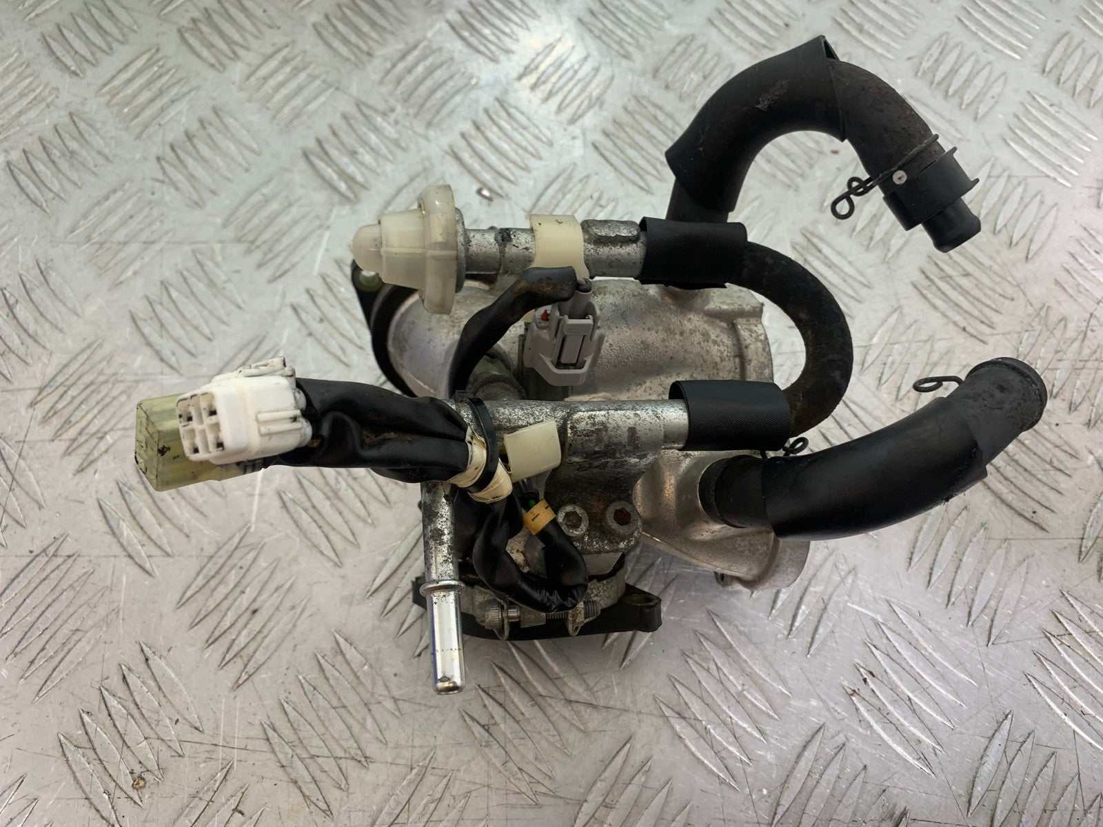 YAMAHA XVS 1300 MIDNIGHT STAR INJECTOR AND MANIFOLDS   YEAR 2007-16 (CMB1200)