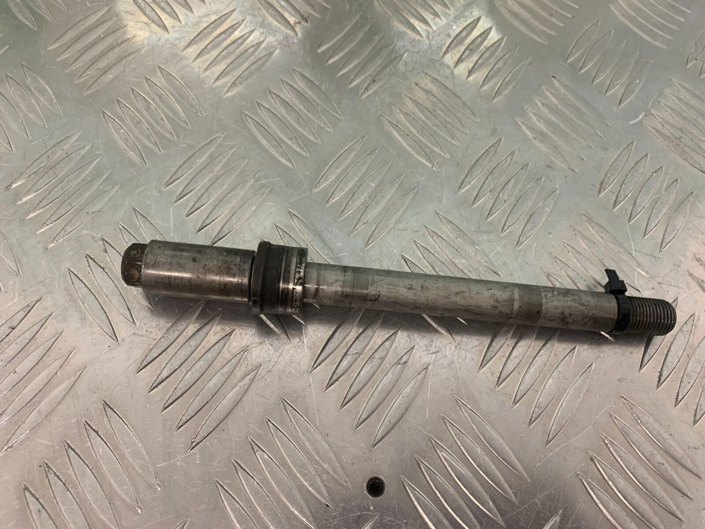 HONDA XL650 V TRANSALP FRONT WHEEL SPINDLE  YEAR 2001-2006 (STOCK 975)