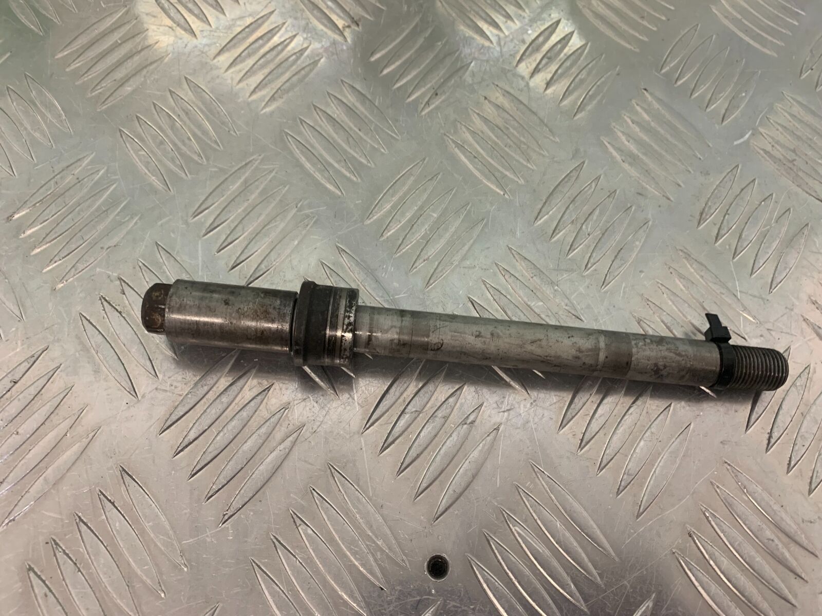 HONDA XL650 V TRANSALP FRONT WHEEL SPINDLE  YEAR 2001-2006 (STOCK 975)