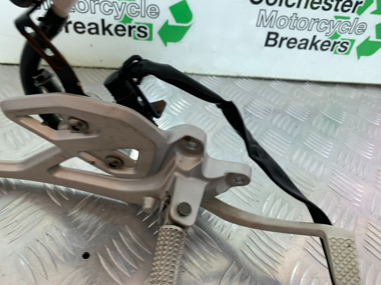 YAMAHA MT 125 MT125 FRONT RIGHT HANGER  YEAR 2021-2024 ABS (CMB1010)