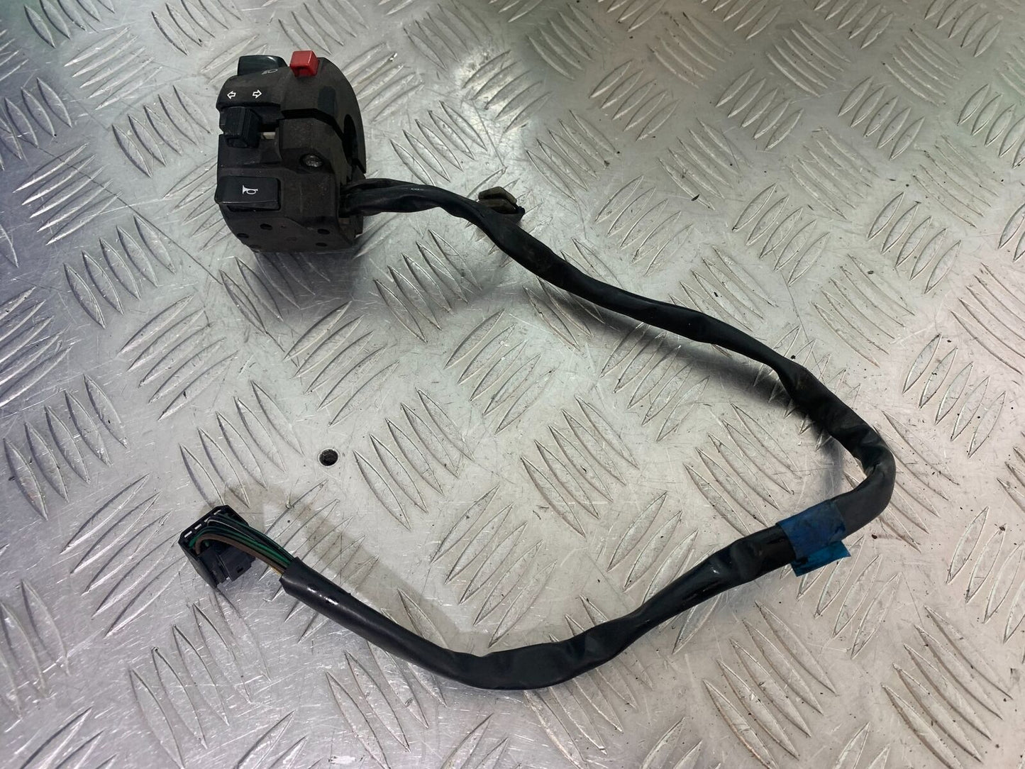 SUZUKI GSF1250 GSF 1250 BANDIT LEFT SWITCH GEAR YEAR 2007-2011 (CMB1125)