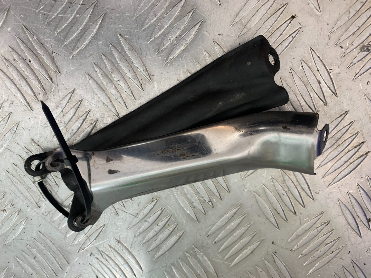 DUCATI 1299 PANIGALE BRACKET AND COVER YEAR 2016 (CMB 1187)