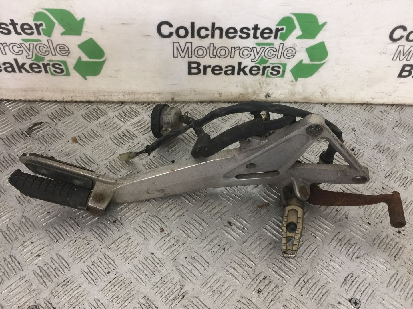 HONDA CB600 CB 600 HORNET RIGHT HANGER  YEAR 1999-02 (STOCK 865)