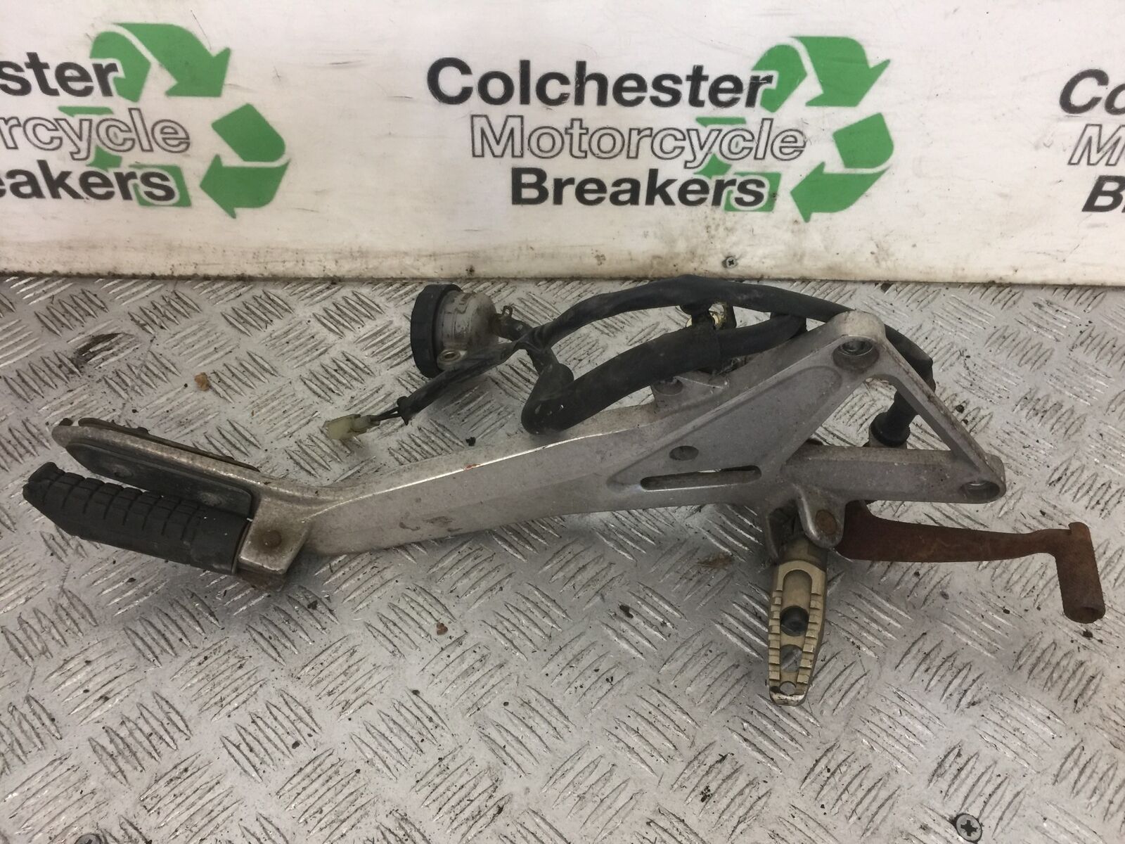 HONDA CB600 CB 600 HORNET RIGHT HANGER  YEAR 1999-02 (STOCK 865)