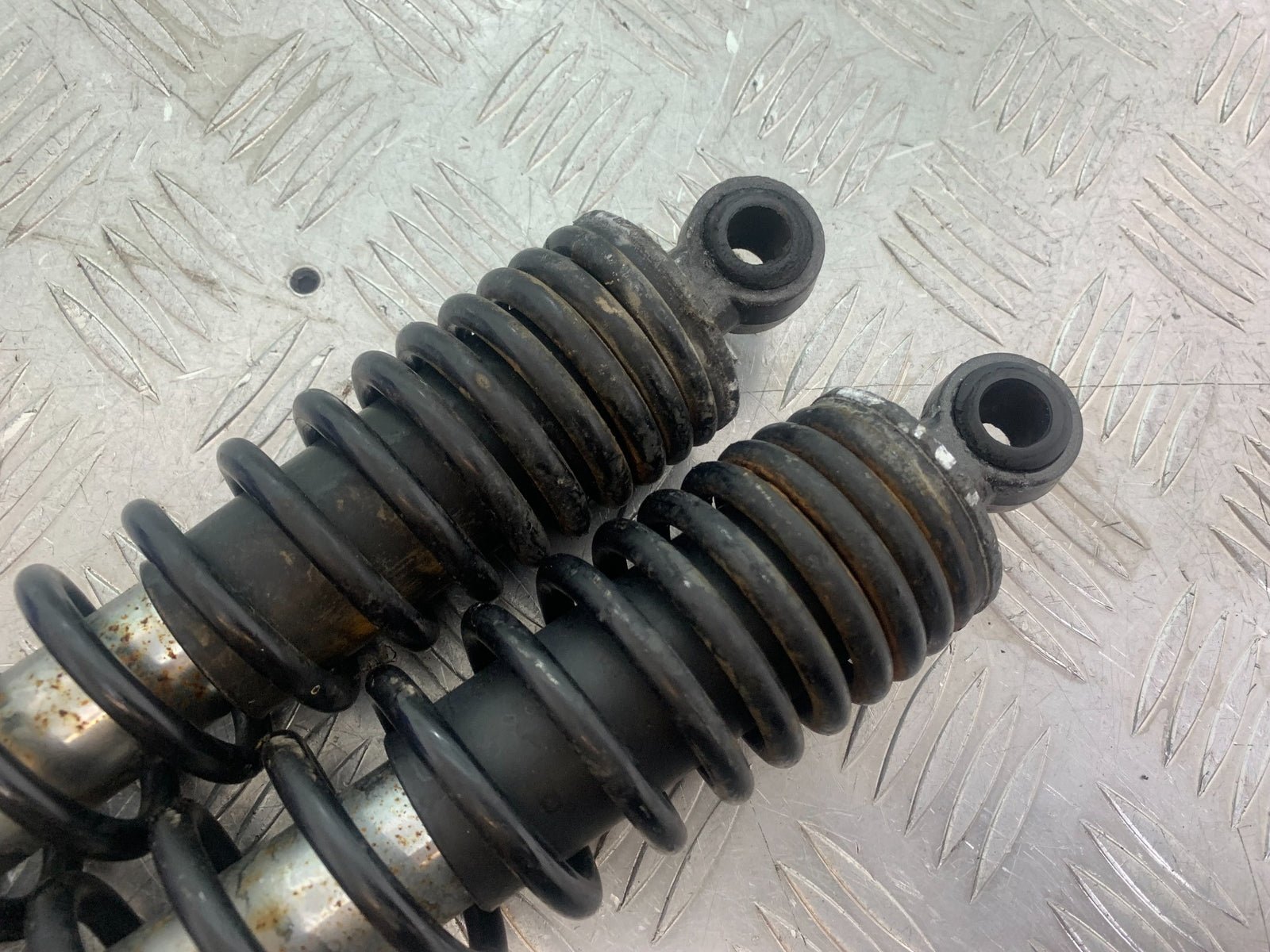YAMAHA YBR125 YBR 125 REAR SHOCKS   YEAR 2010-2017 (CMB1163