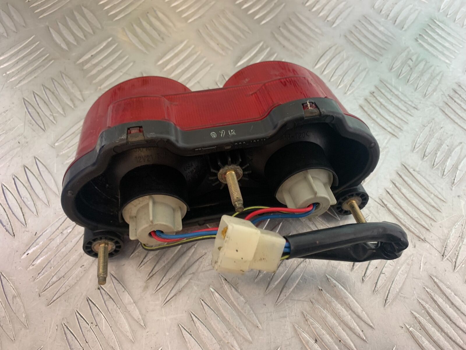 KAWASAKI Z750 ZR750 ZR-7S REAR LIGHT   YEAR 1999-05 (CMB1135)