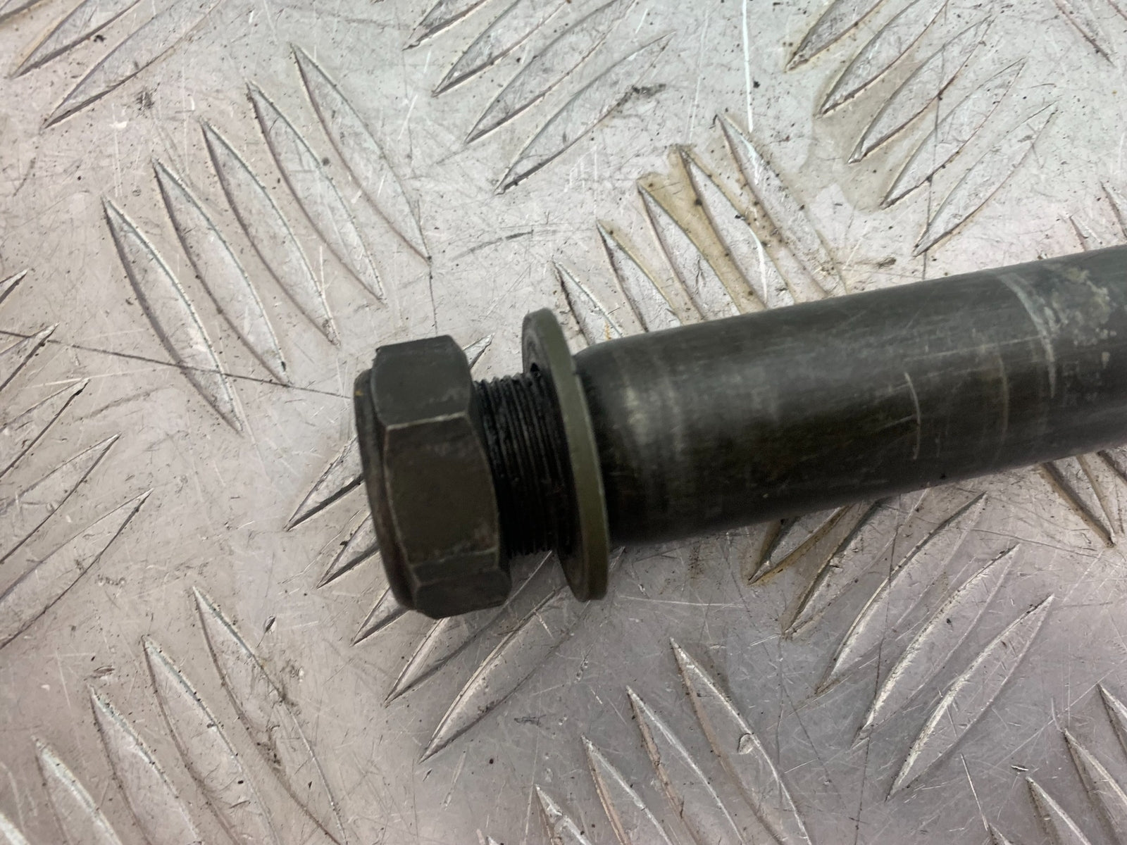 YAMAHA YZF R1 REAR WHEEL SPINDLE   YEAR 2004-2006 (CMB1155)