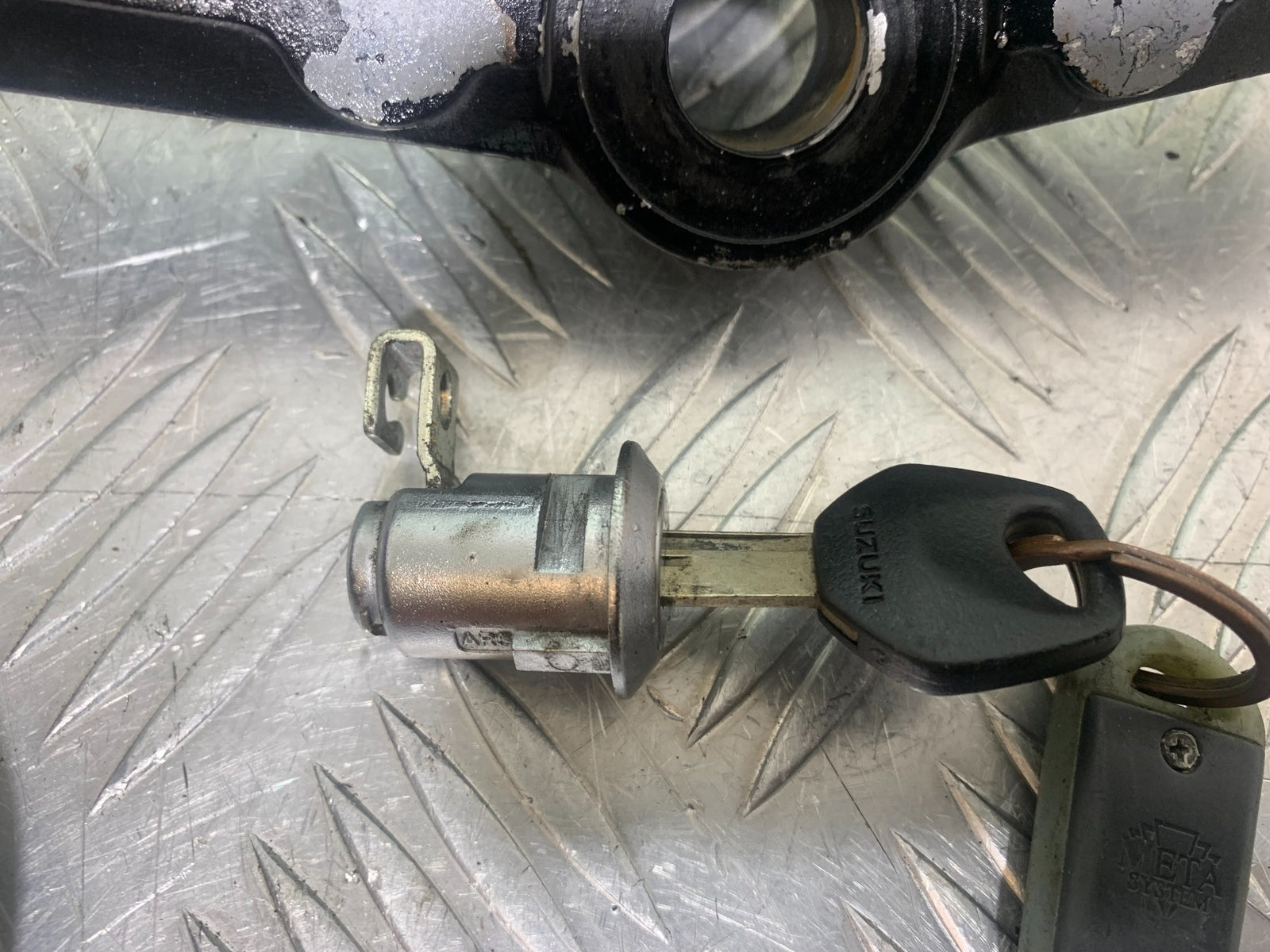 SUZUKI GSF650 GSF 650 LOCK AND KEY    YEAR 2007-2009  (CMB1161)