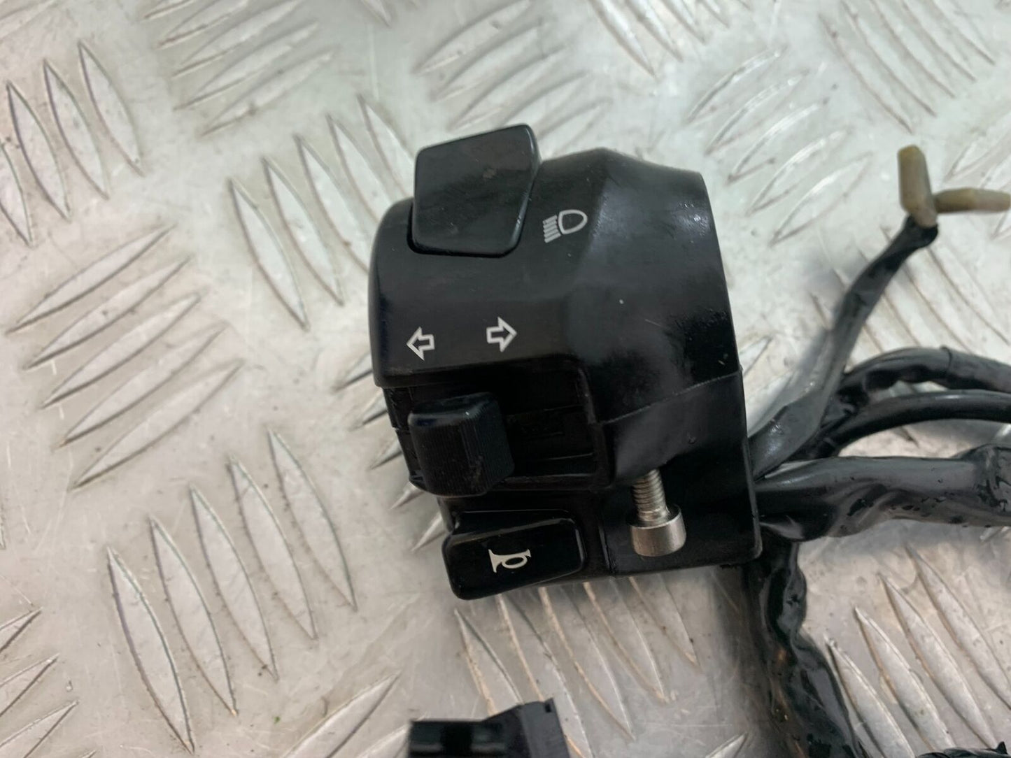SUZUKI SV1000 SV 1000 K4 LEFT SWITCH GEAR  YEAR 2003-2007 (CMB1042)