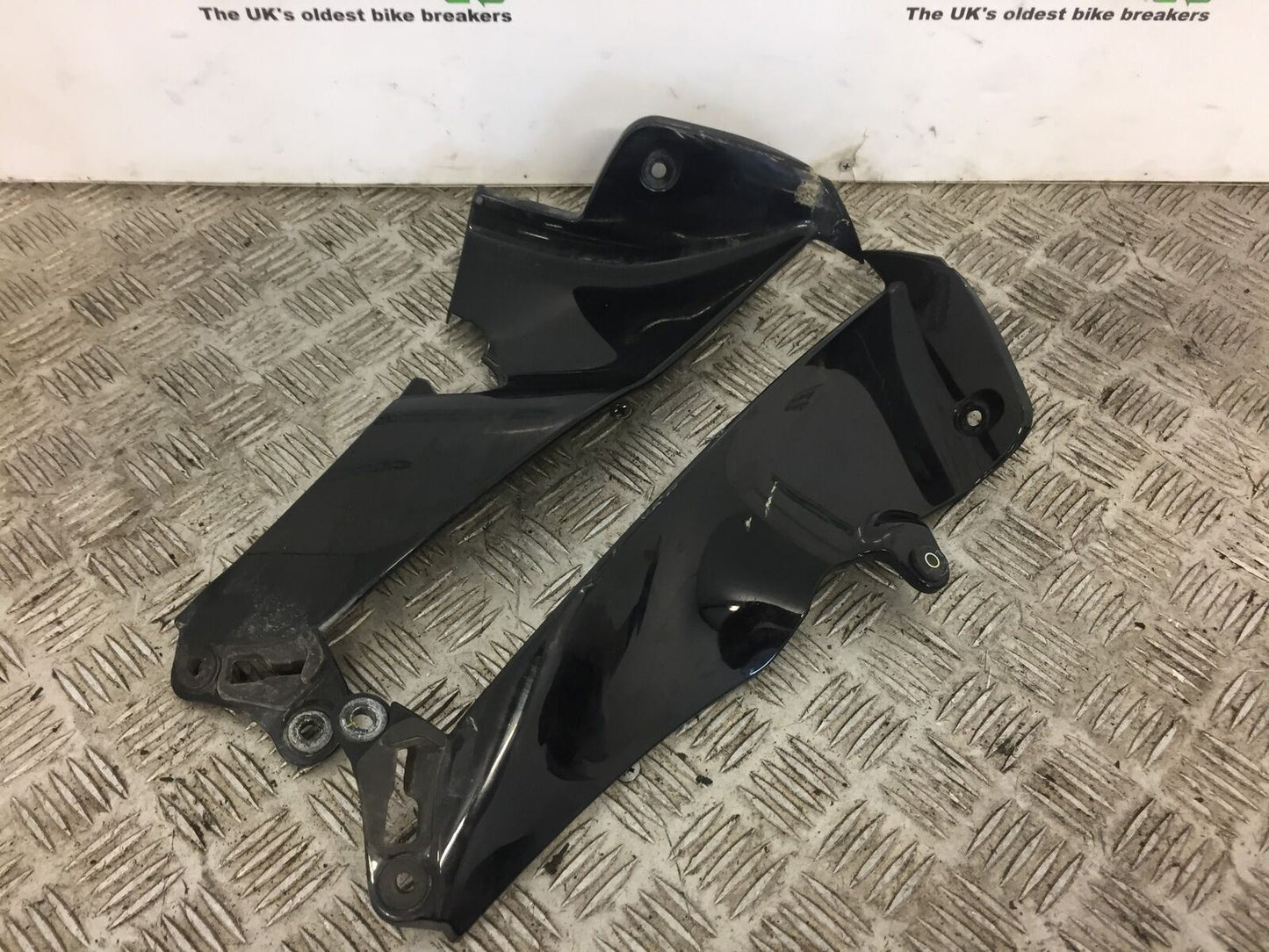 YAMAHA YZF R1 LEFT AND RIGHT INNER  INFILLS   YEAR 2011