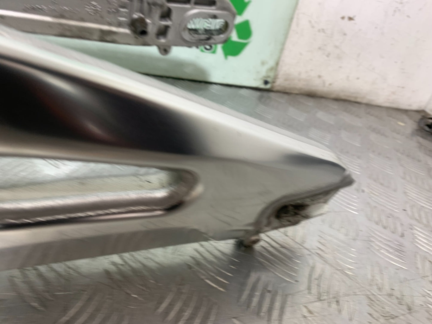 APRILIA TUONO 1000 V4R SWINGARM  YEAR 2011-13  (CMB1331)