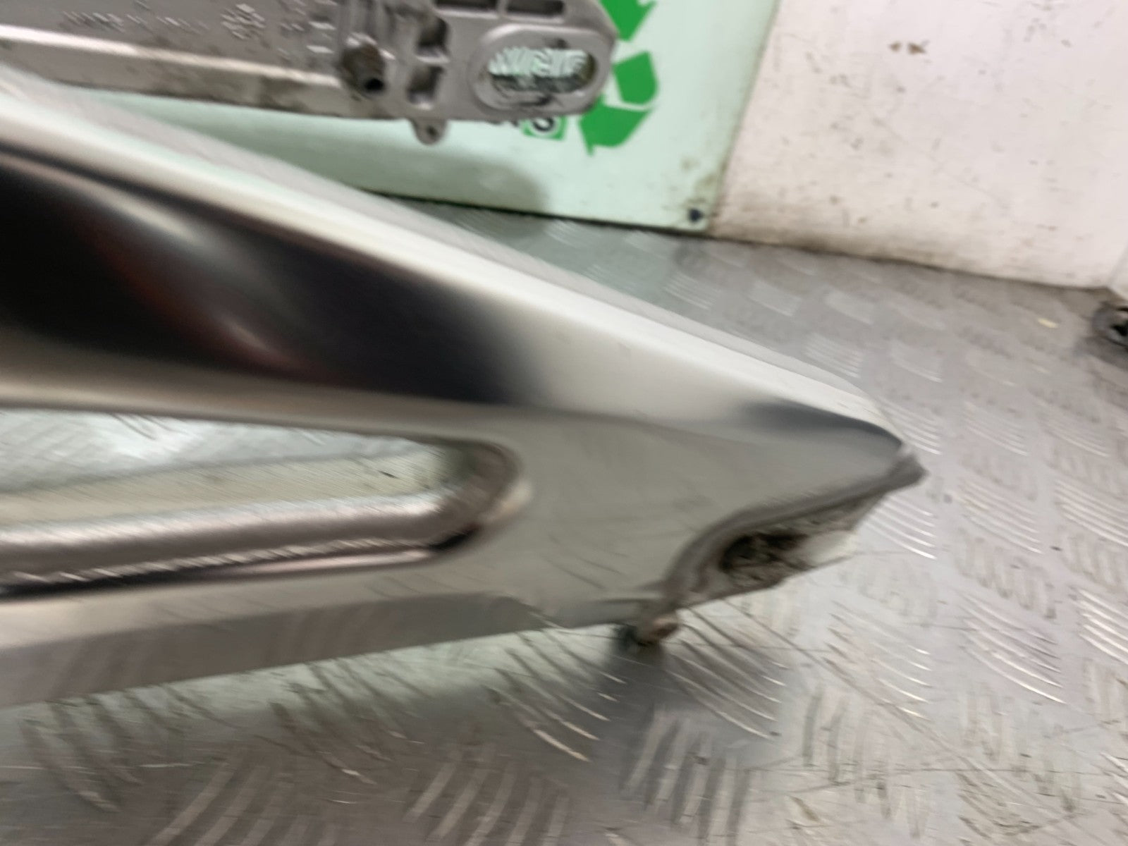 APRILIA TUONO 1000 V4R SWINGARM  YEAR 2011-13  (CMB1331)