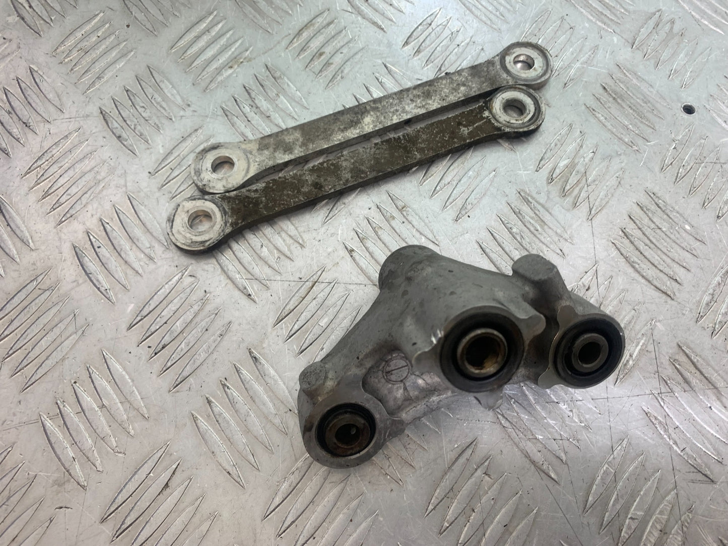 KAWASAKI ZX6R ZX6 R P7F P8F REAR SHOCK LINKAGE   YEAR 2007-08 (CMB1165)