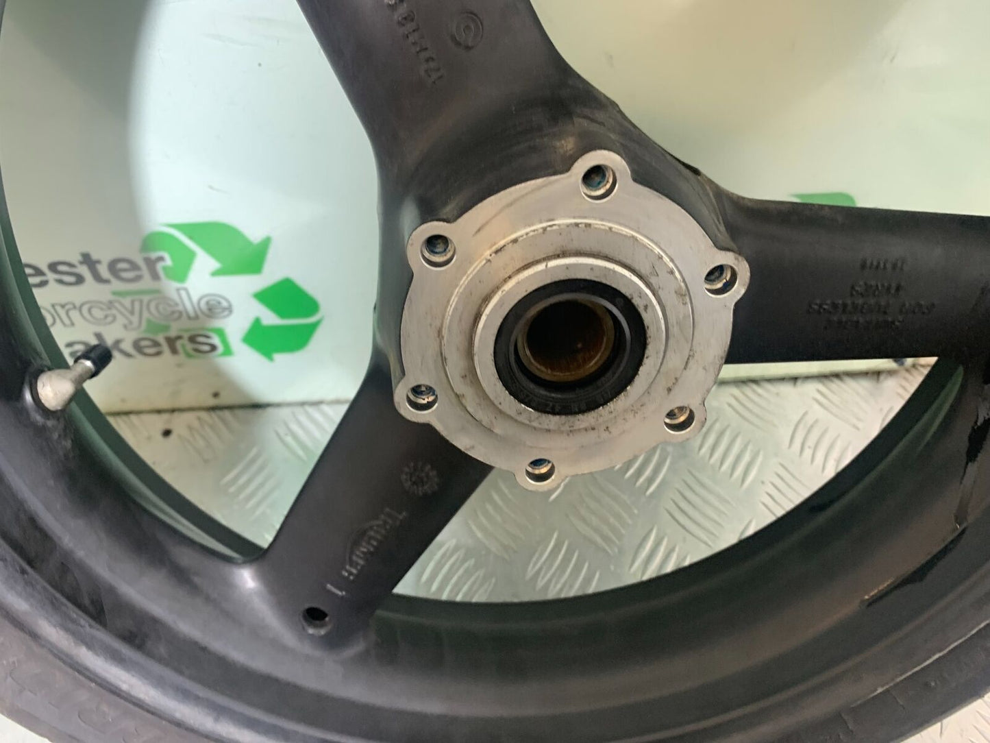 TRIUMPH 955i SPRINT ST FRONT WHEEL  YEAR 1999-2004 (CMB1124)