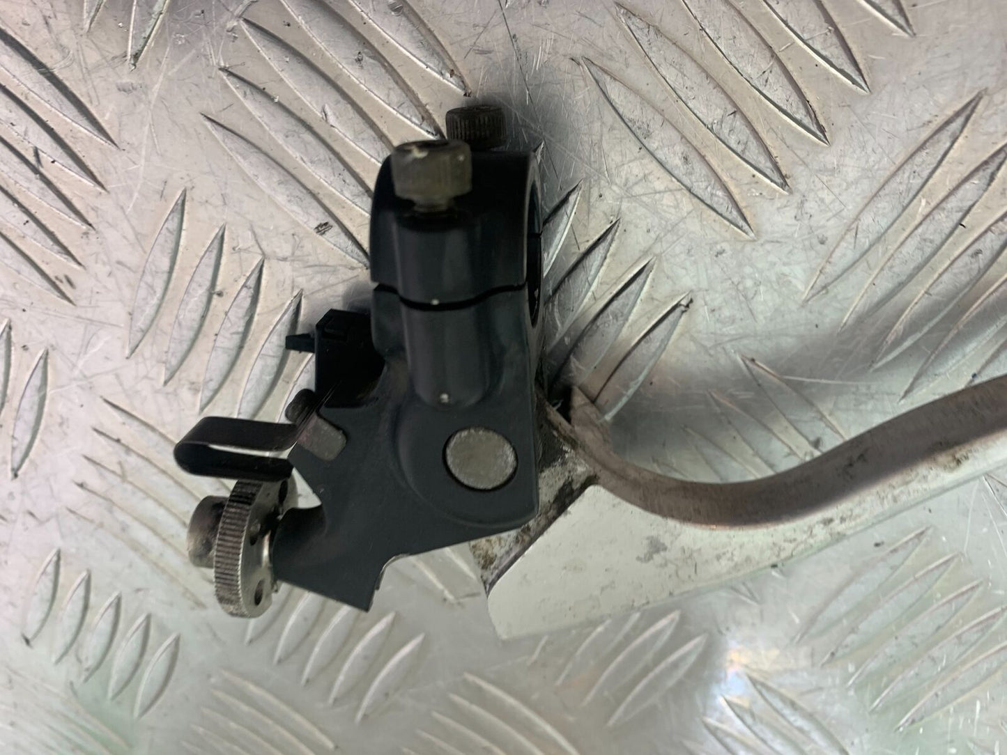 KAWASAKI ZX6R ZX6 J CLUTCH LEVER AND BRACKET  YEAR 2000 (CMB1129)