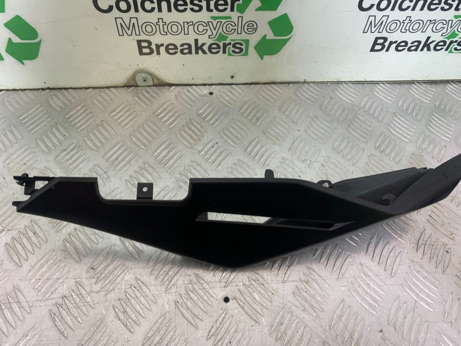 APRILIA TUONO 1000 V4 RIGHT SEAT PANEL   YEAR 2013-2014  (CMB1239)