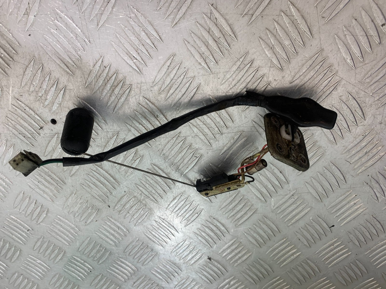YAMAHA FZS600 FAZER 600 PETROL TANK SENDER   YEAR 1998-2001 (CMB1267)