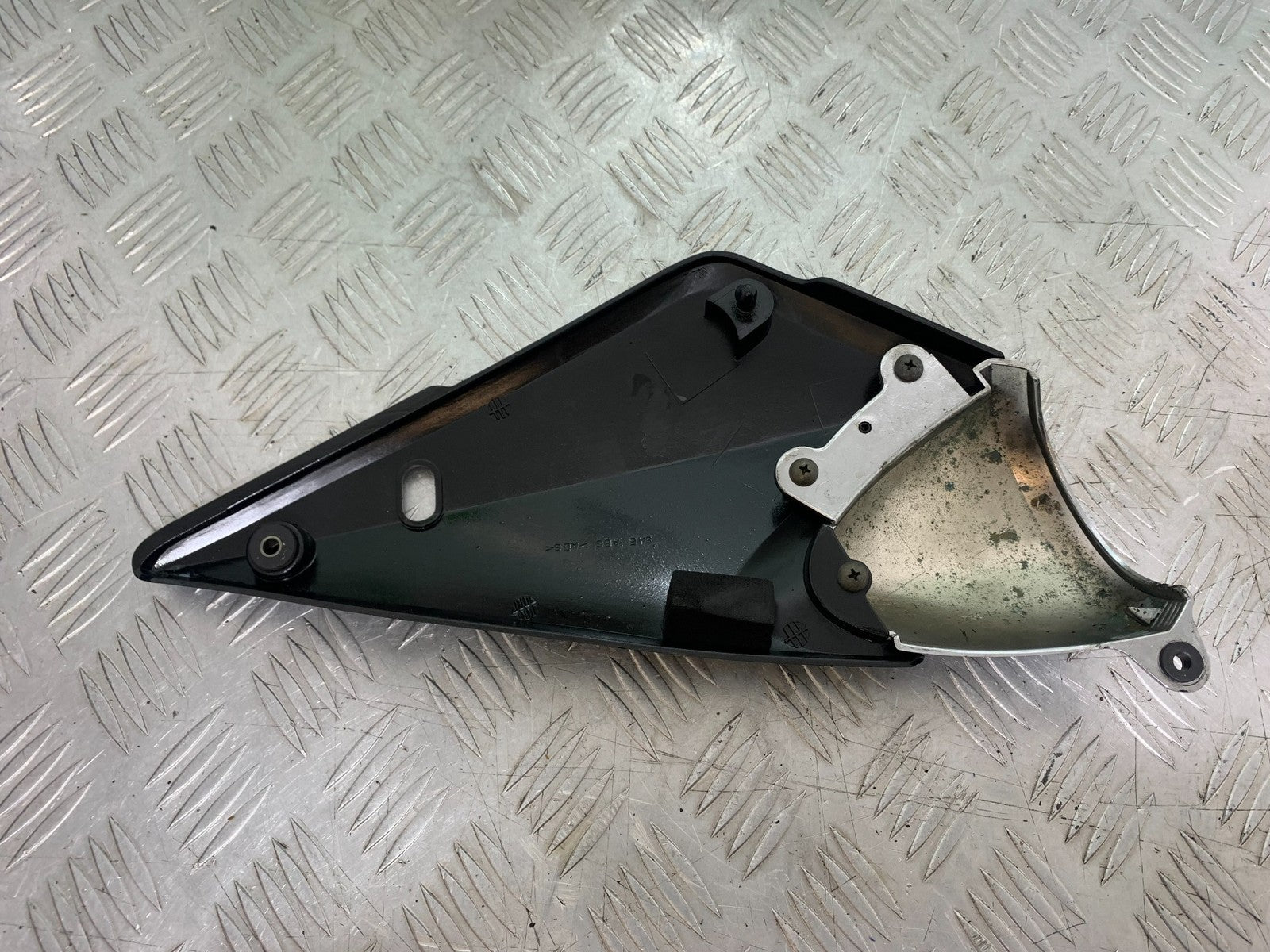 SUZUKI GSF1200 GSF 1200 BANDIT RIGHT SEAT PANEL  YEAR 2001-2004 (CMB1188)