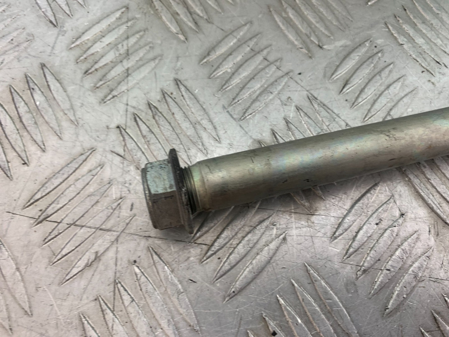 SUZUKI GSR600 GSR 600 SWINGARM SPINDLE   2006-2010 (CMB1177)