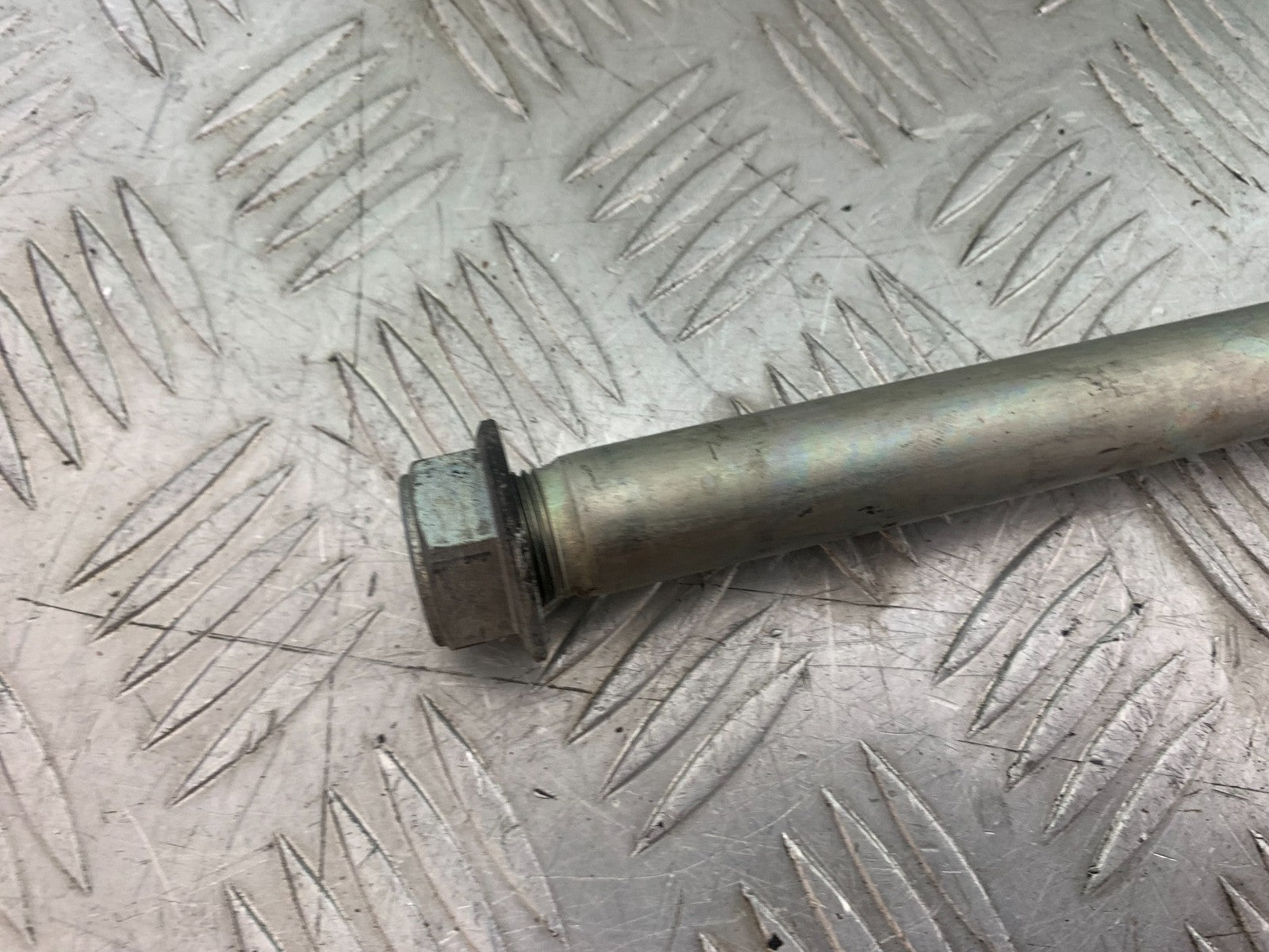 SUZUKI GSR600 GSR 600 SWINGARM SPINDLE   2006-2010 (CMB1177)