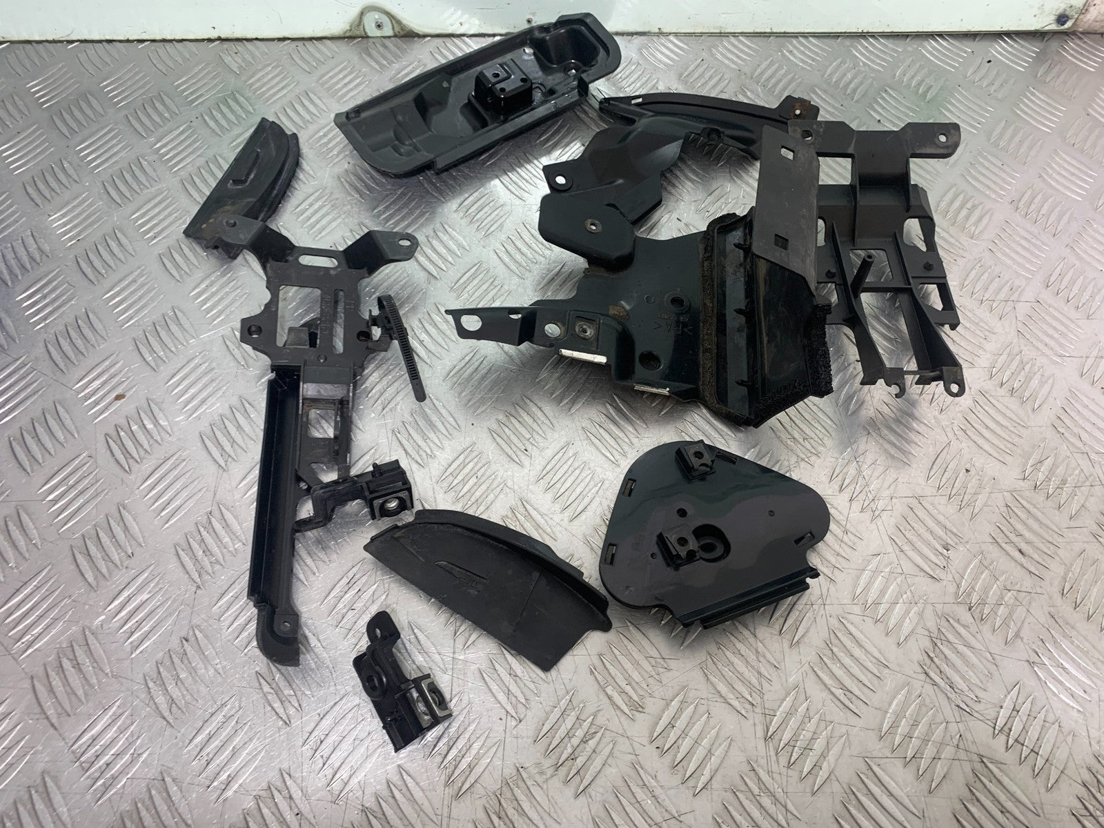 YAMAHA YZF R1 4C8 INFILL PANELS   YEAR 2007-2008 (CMB1237)