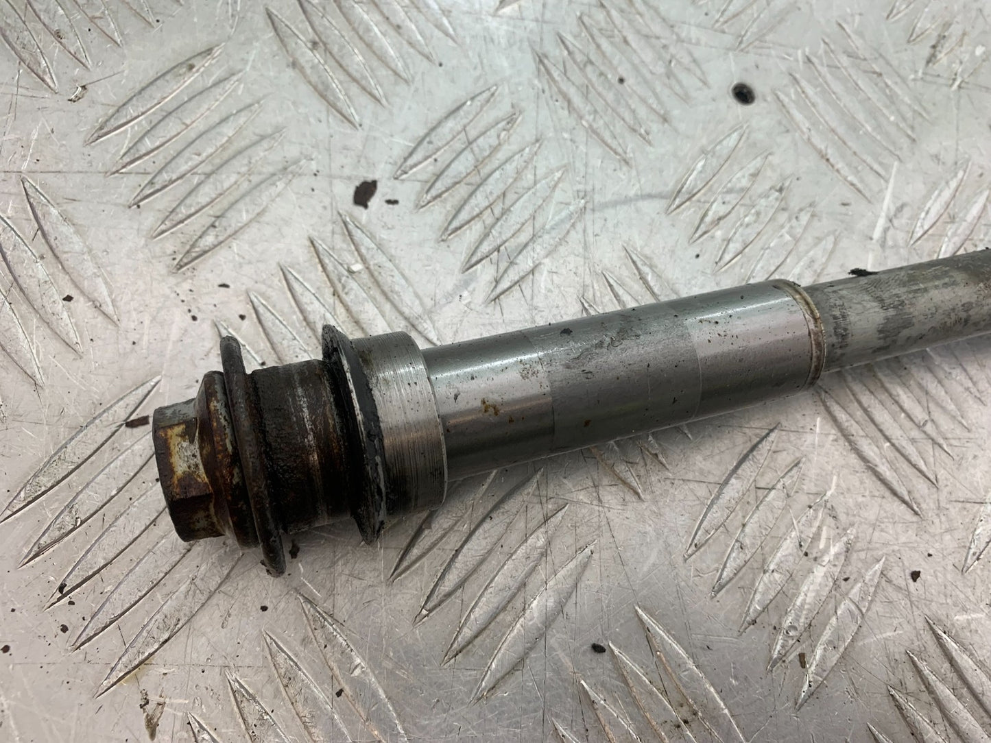 HONDA NT650 V DEAUVILLE REAR WHEEL SPINDLE  YEAR 1999 (CMB1268)