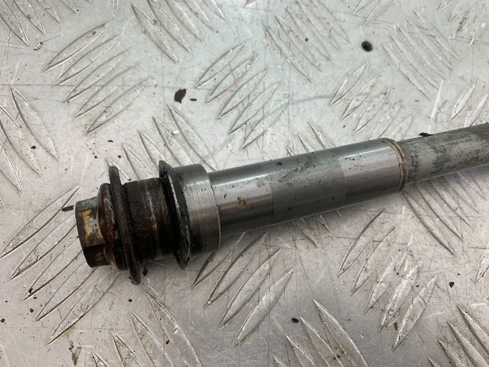 HONDA NT650 V DEAUVILLE REAR WHEEL SPINDLE  YEAR 1999 (CMB1268)
