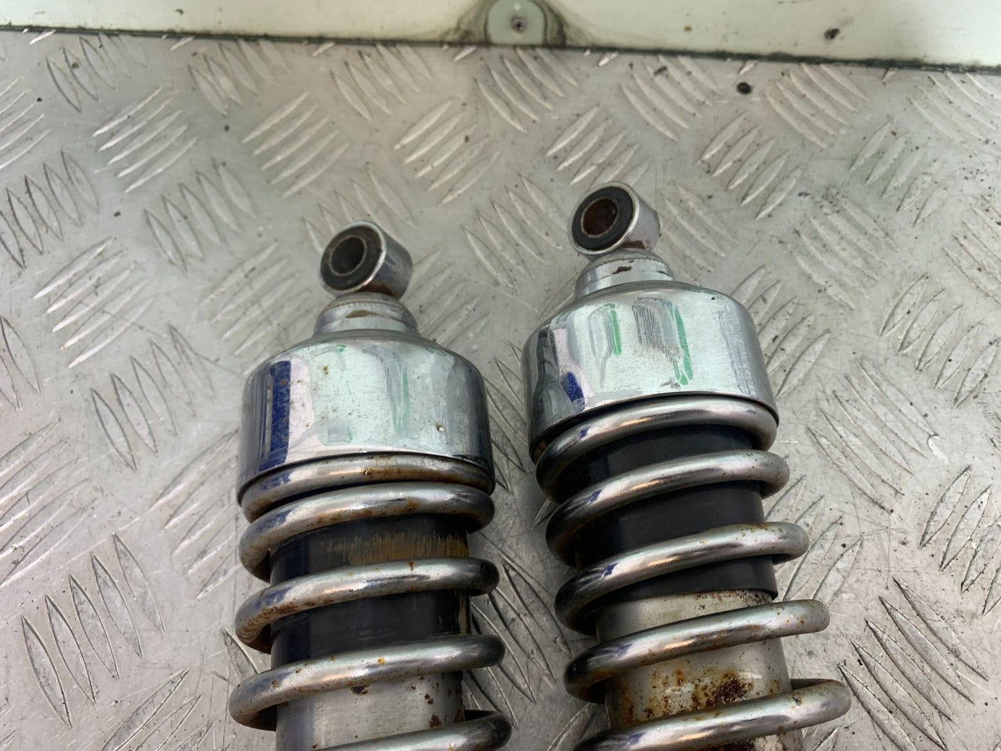KAWASAKI VN1500 CLASSIC REAR SHOCKS YEAR 1999 -2006 (CMB1166)