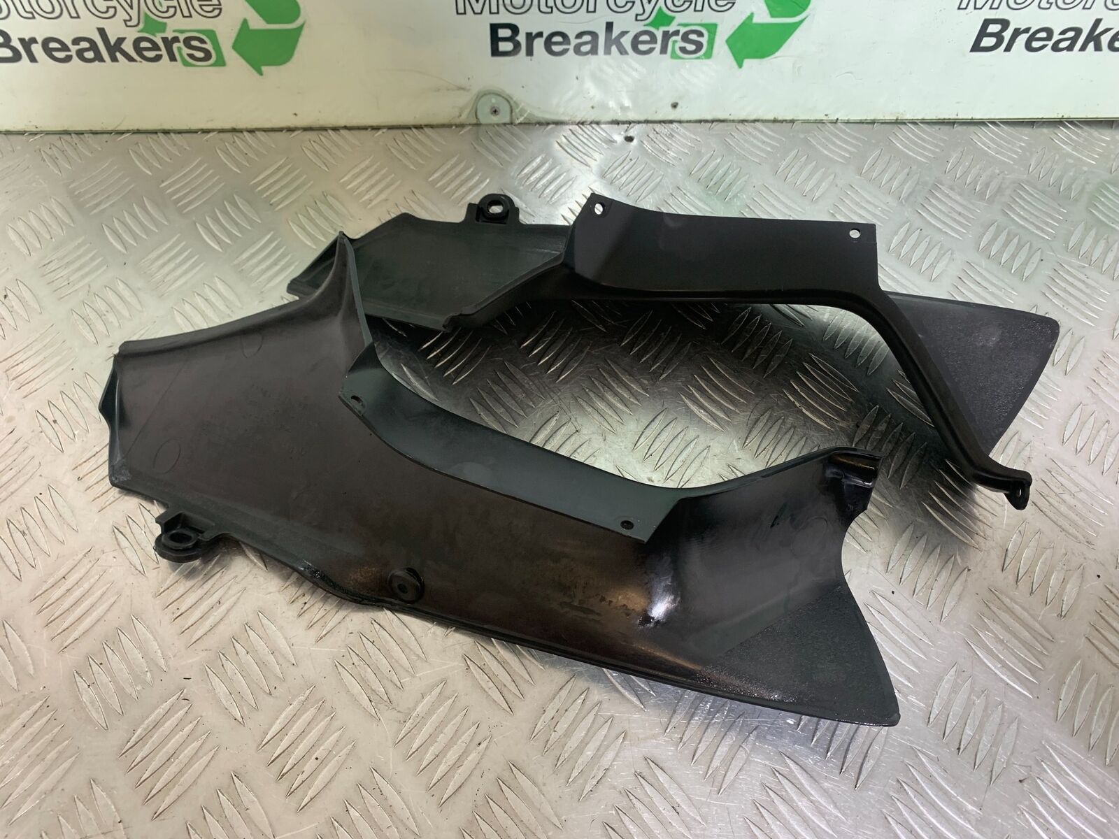 HONDA CBR 929 RRY FIREBLADE TOP FAIRING INFILL PANELS YEAR 2000-01 (CMB1094)