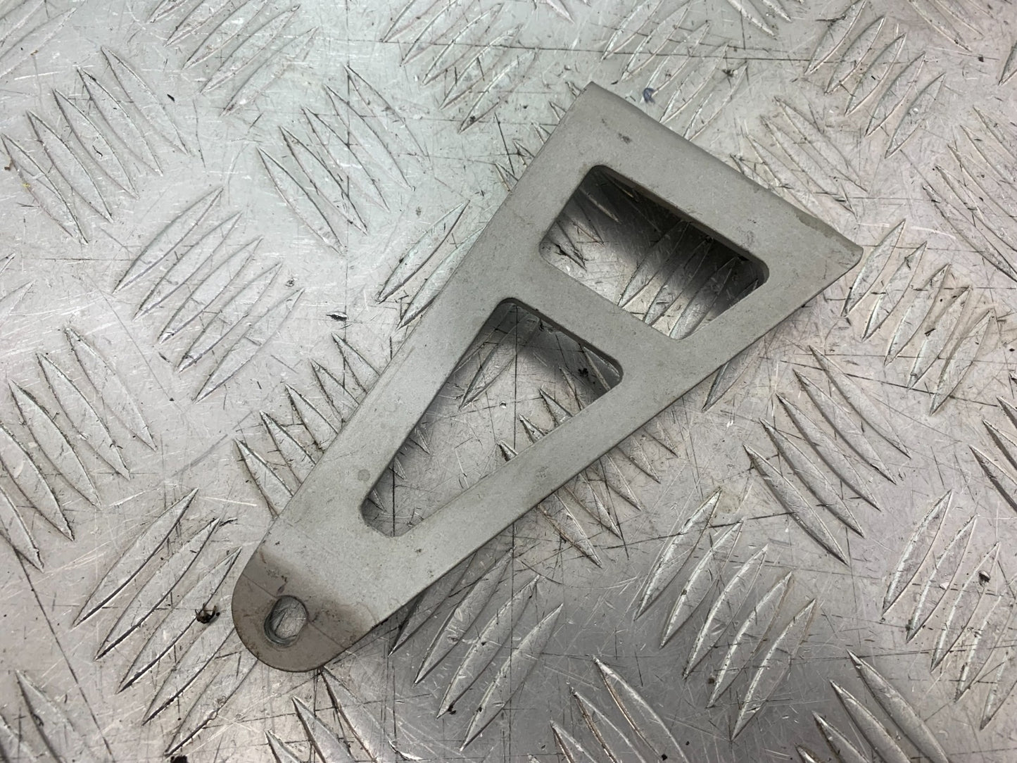 APRILIA TUONO 1000 V4R SILENCER BRACKET   YEAR 2011-13  (CMB1331)