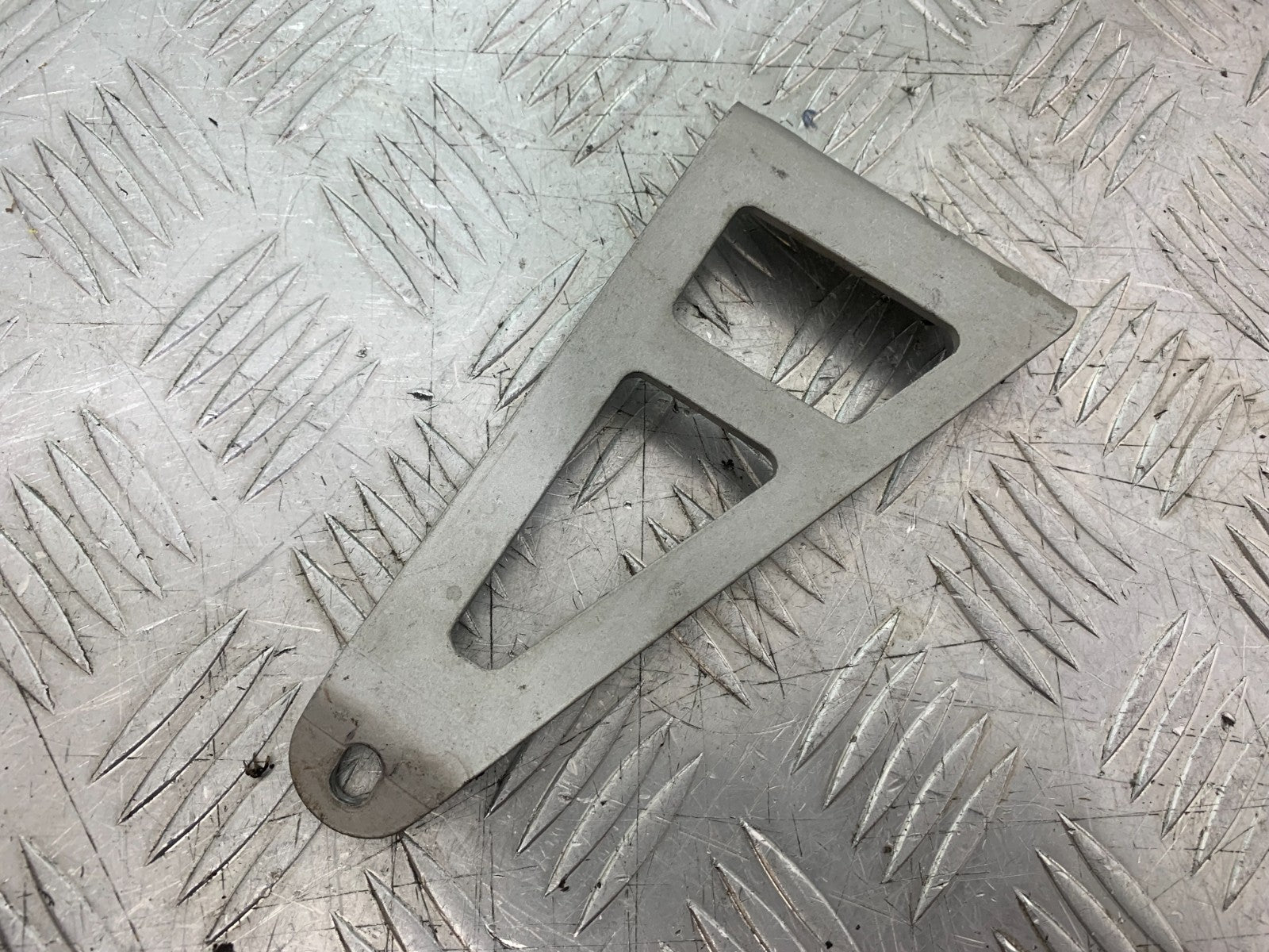 APRILIA TUONO 1000 V4R SILENCER BRACKET   YEAR 2011-13  (CMB1331)