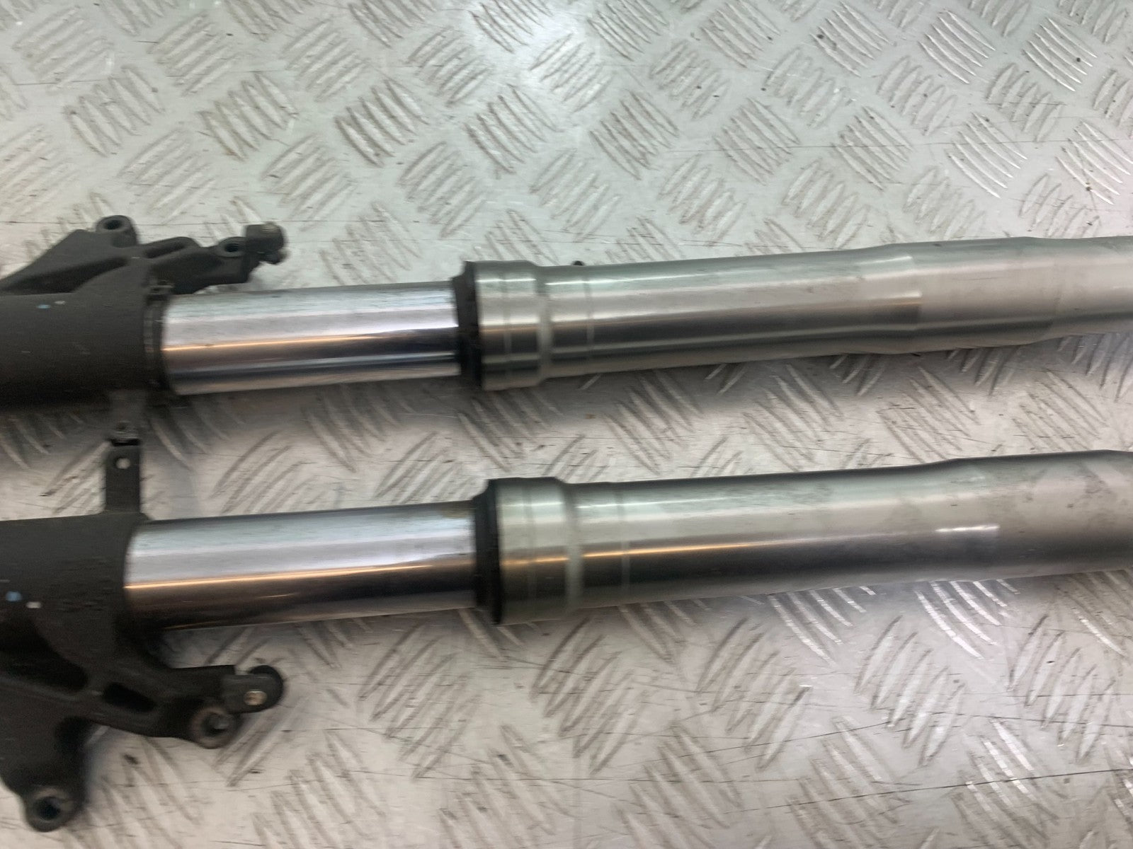 HONDA CBR 929 RRY FIREBLADE FORKS YEAR 2000-01 (CMB1094)