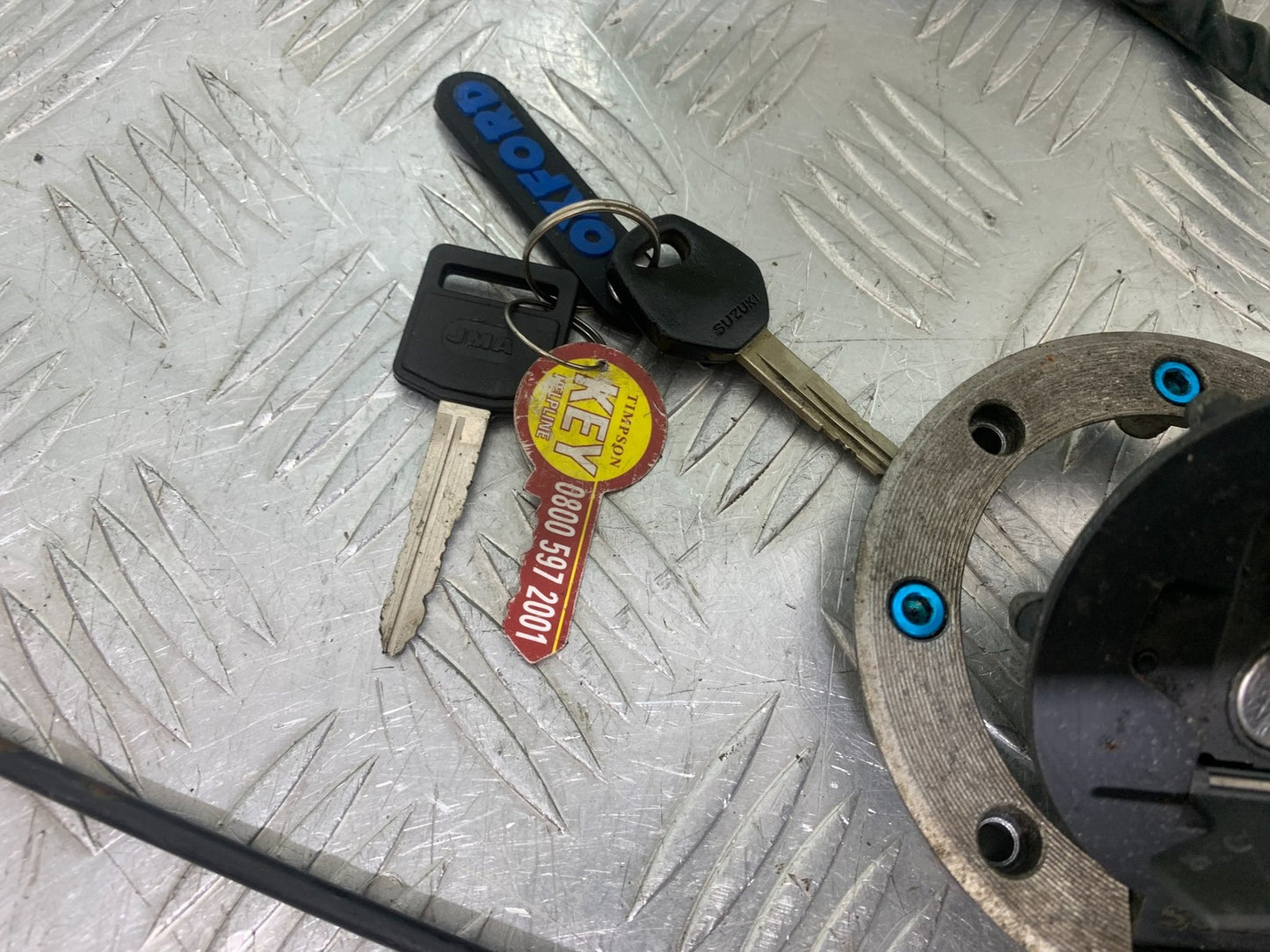 SUZUKI GSF600 GSF 600 BANDIT LOCKS AND KEYS   2000-2004 (CMB1269)