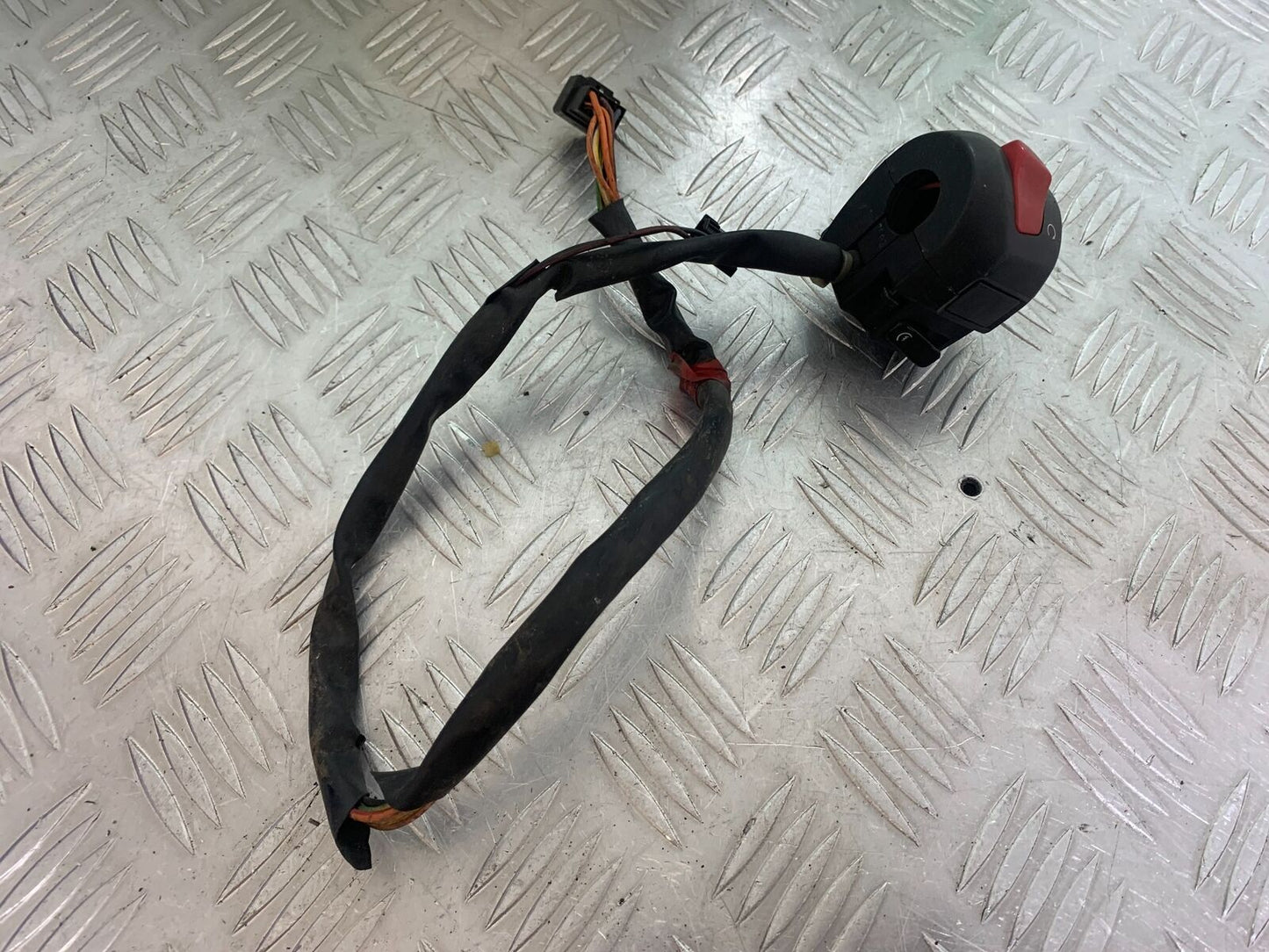 SUZUKI AN 200 UN 200 BURGMAN RIGHT SWITCH GEAR   YEAR 2007-09 (CMB1128)
